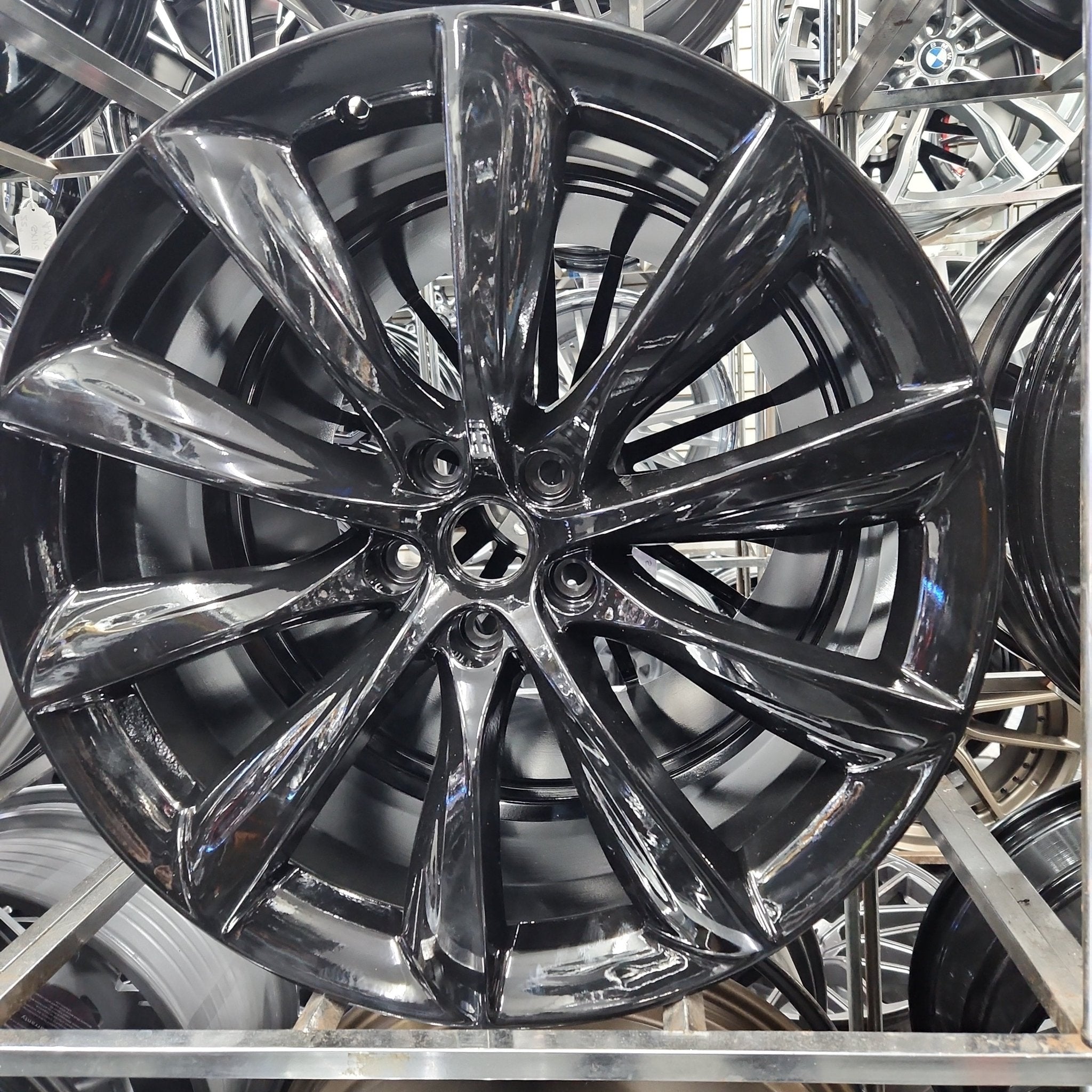 W452 22X9 5X120 GLOSS BLACK