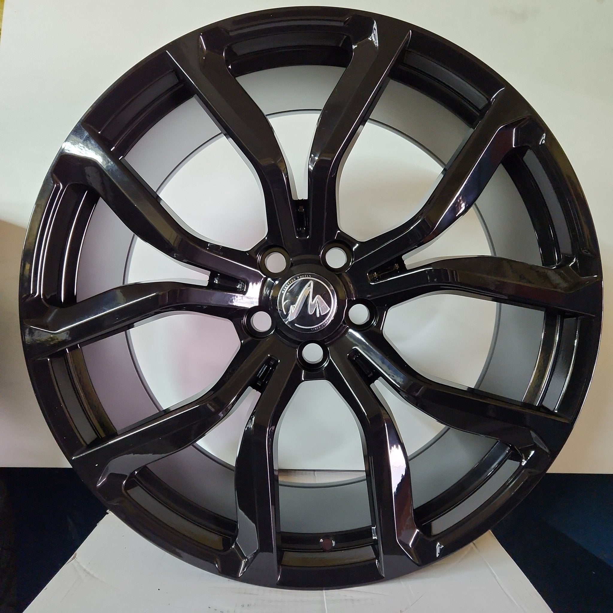 W782 22X9.5 5X120 GLOSS BLACK