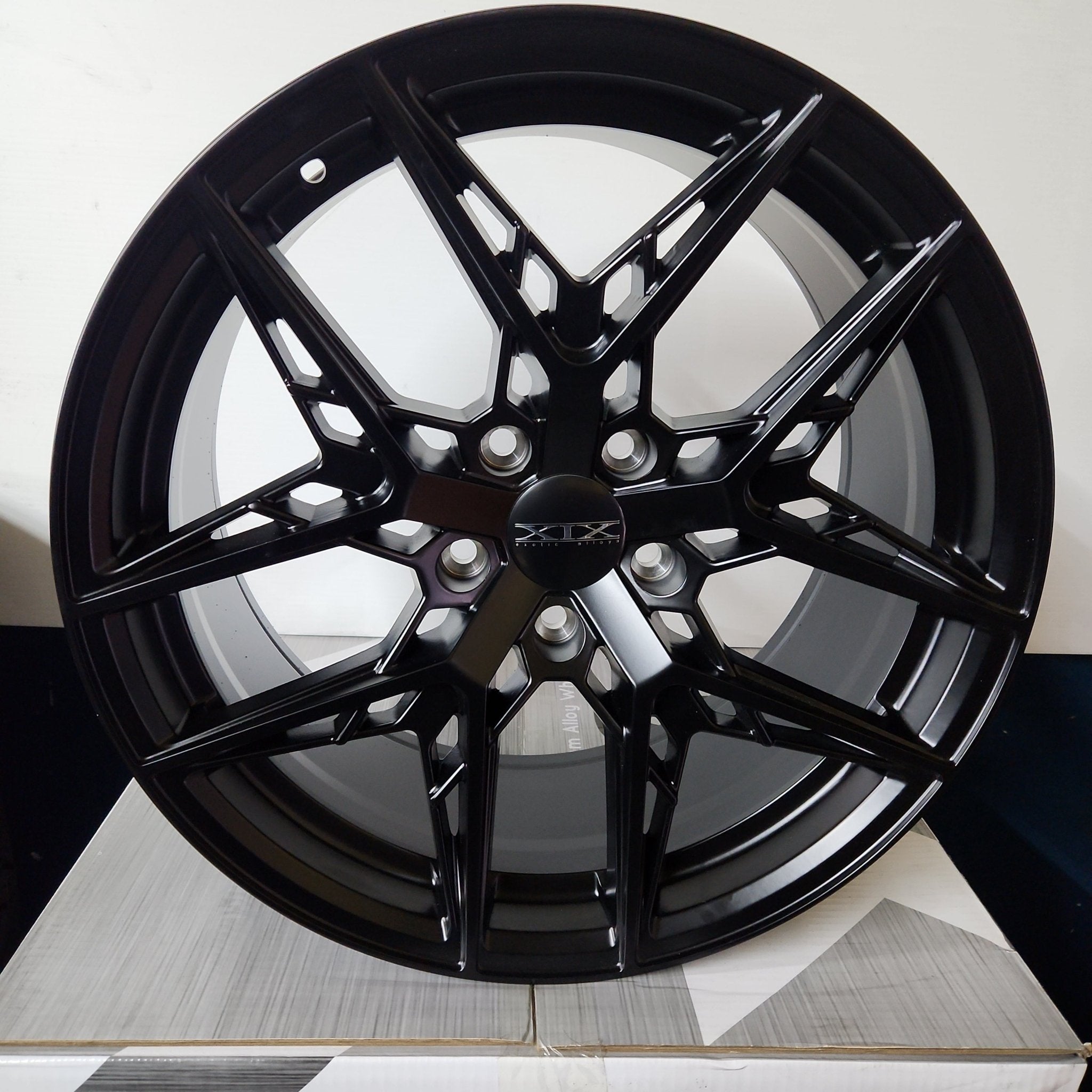 IVF-508 18x8 5x4.5 MATT BLACK