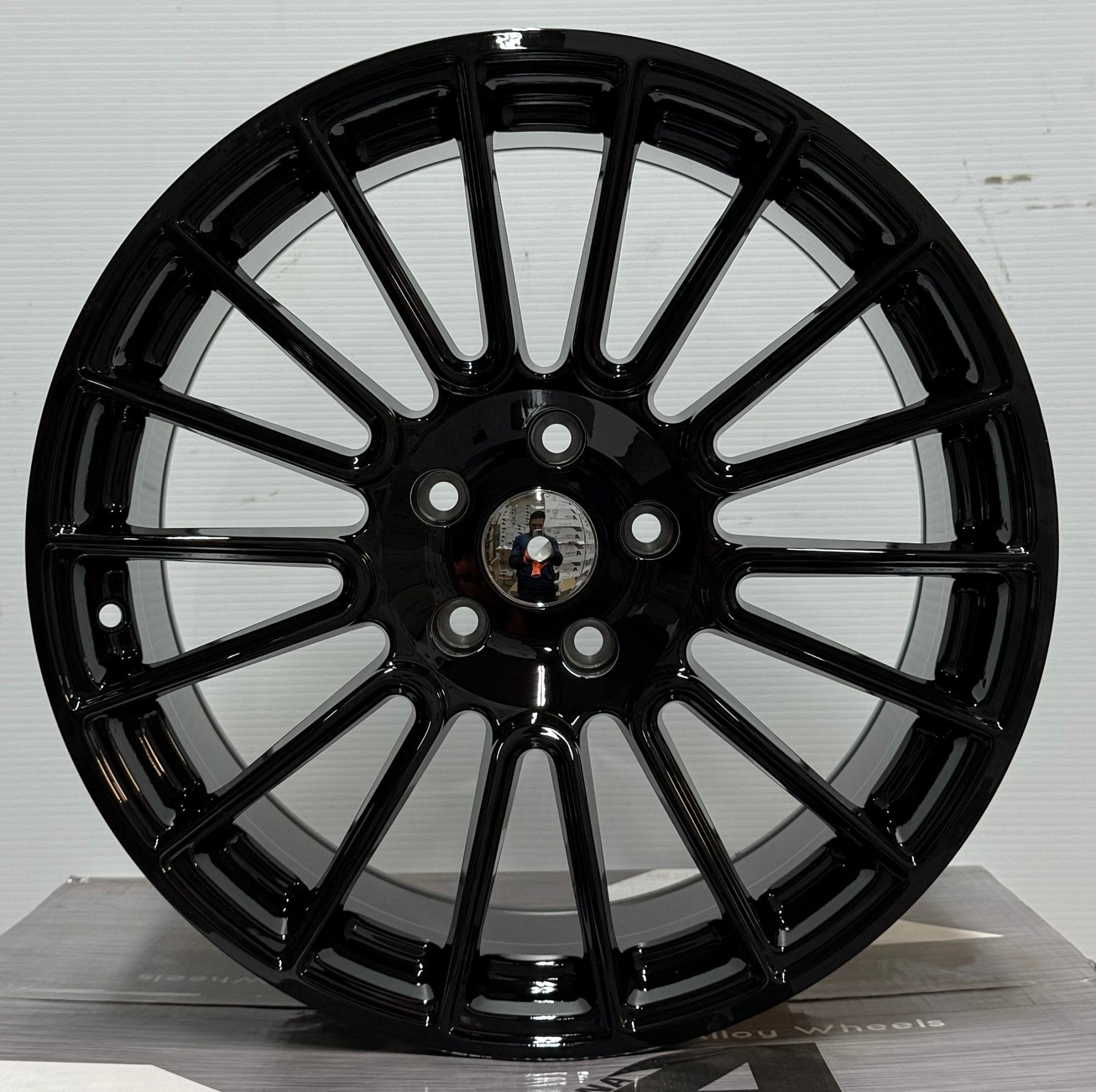ZS-109 18x8.5 5x112 / 5x114.3 GLOSS BLACK