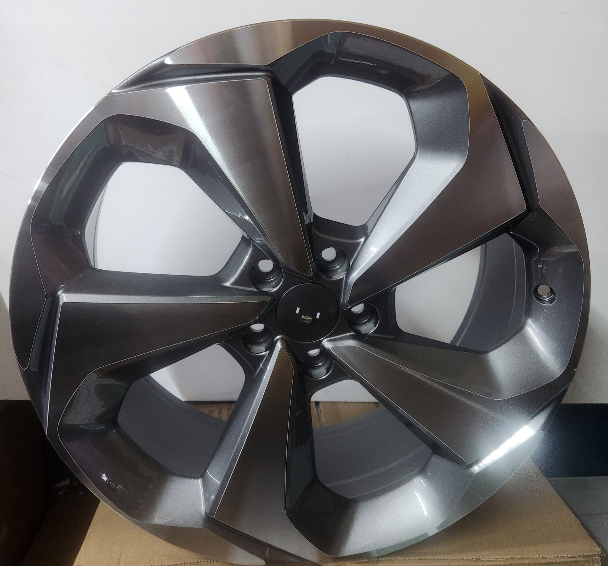 W320 20x8.5 5X114.3 GUNMETAL MACHINED FACE