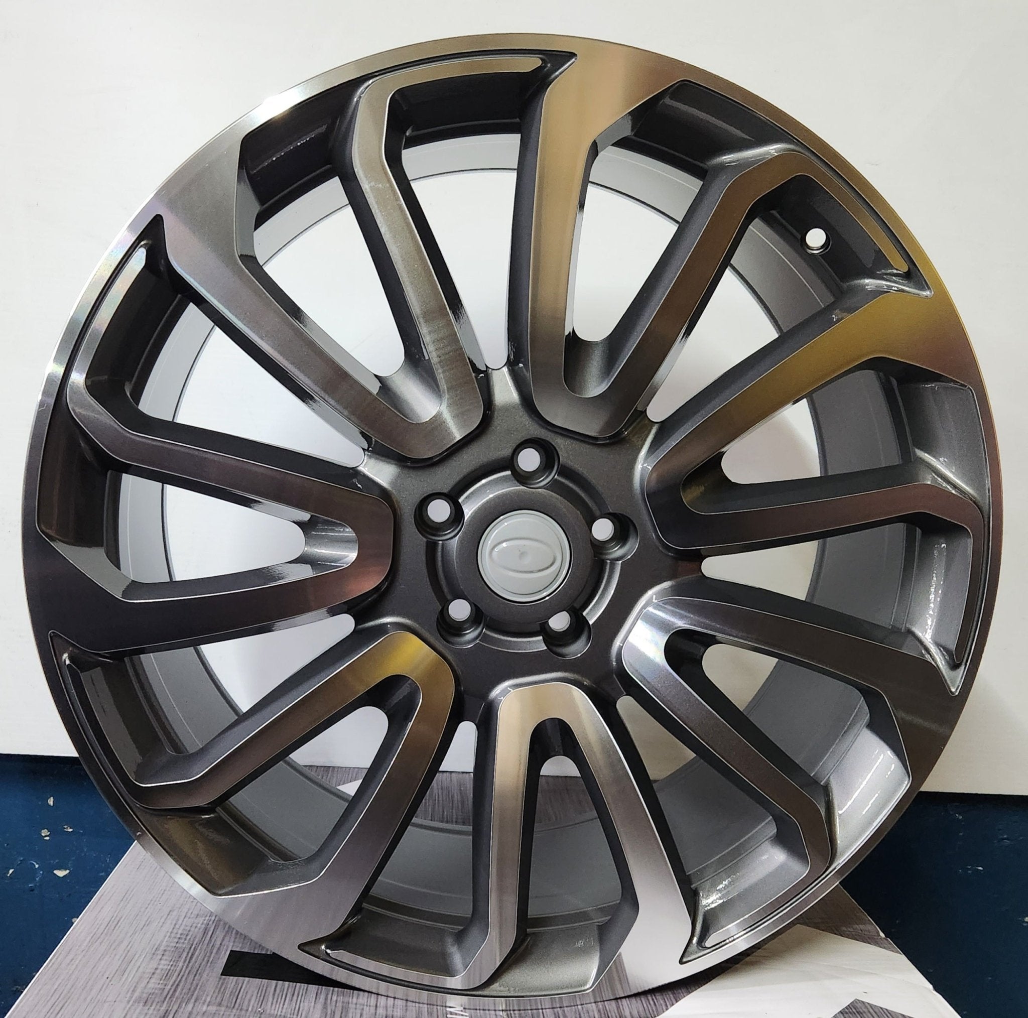 LAND ROVER STYLE W795 22X9.5 5X120 GUN METAL MACHINED FACE