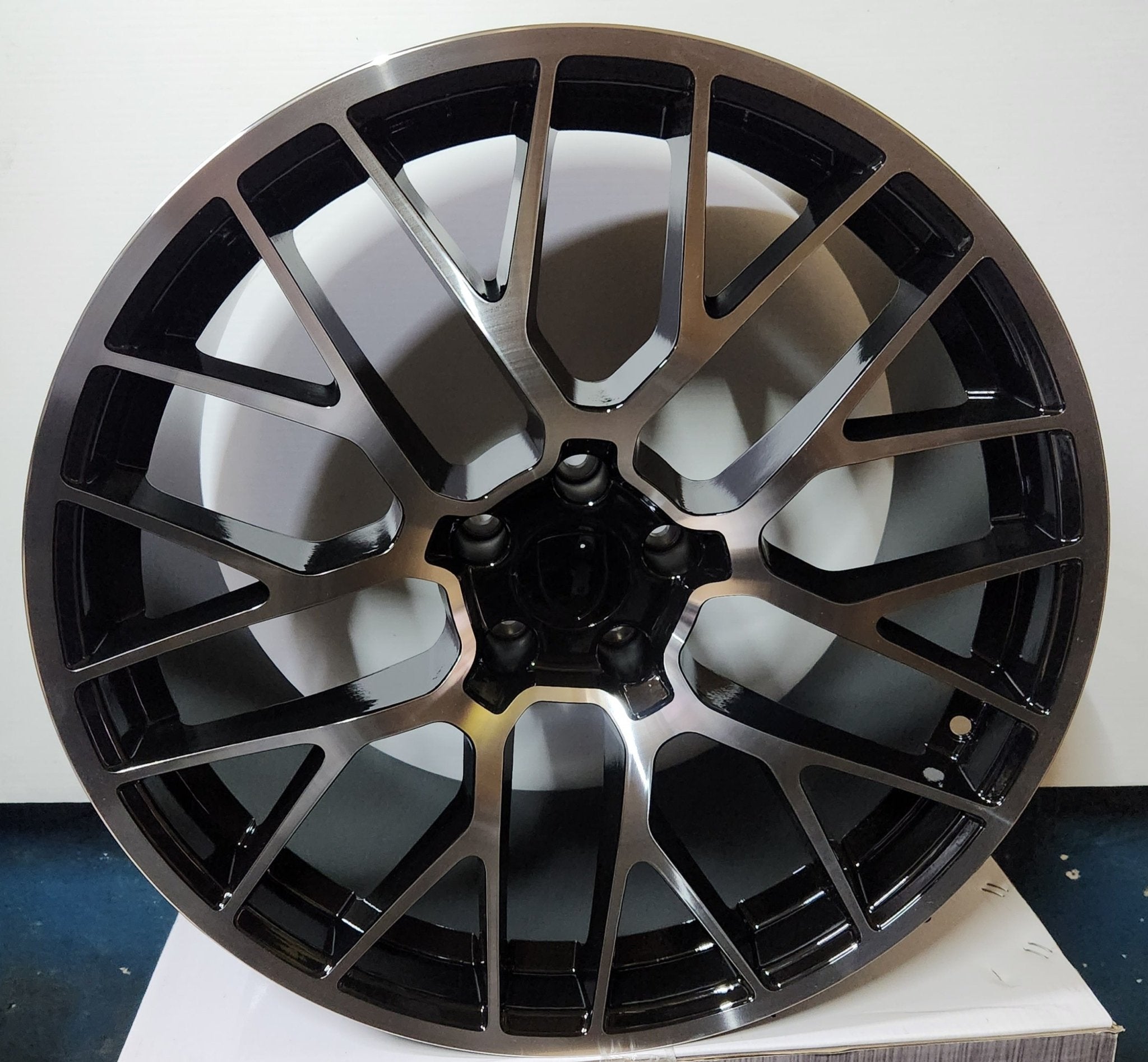 W854 20X9.0 5X112 BLACK MACHINED FACE