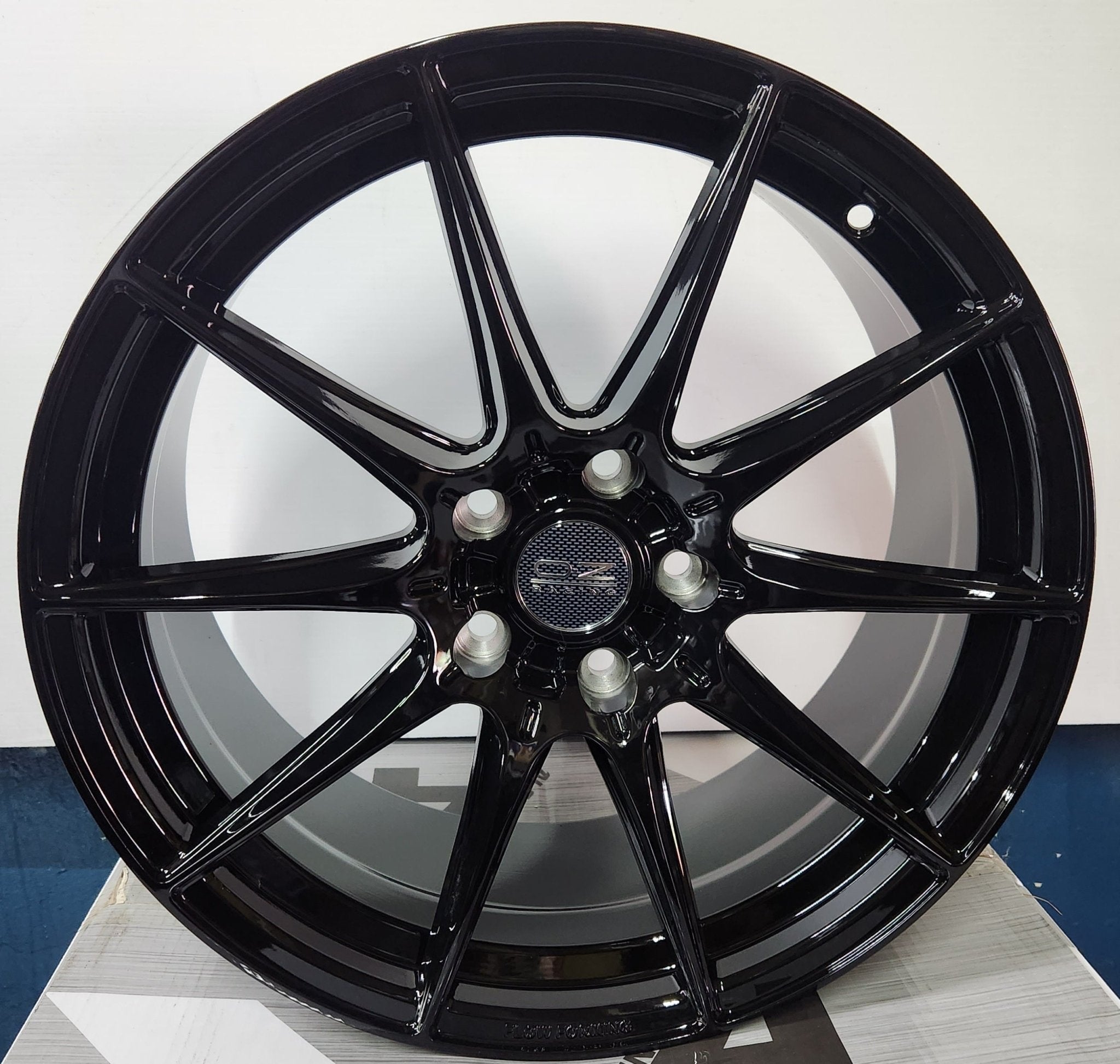 ZS-41 18X8.0 5X114.3 PIANO BLACK