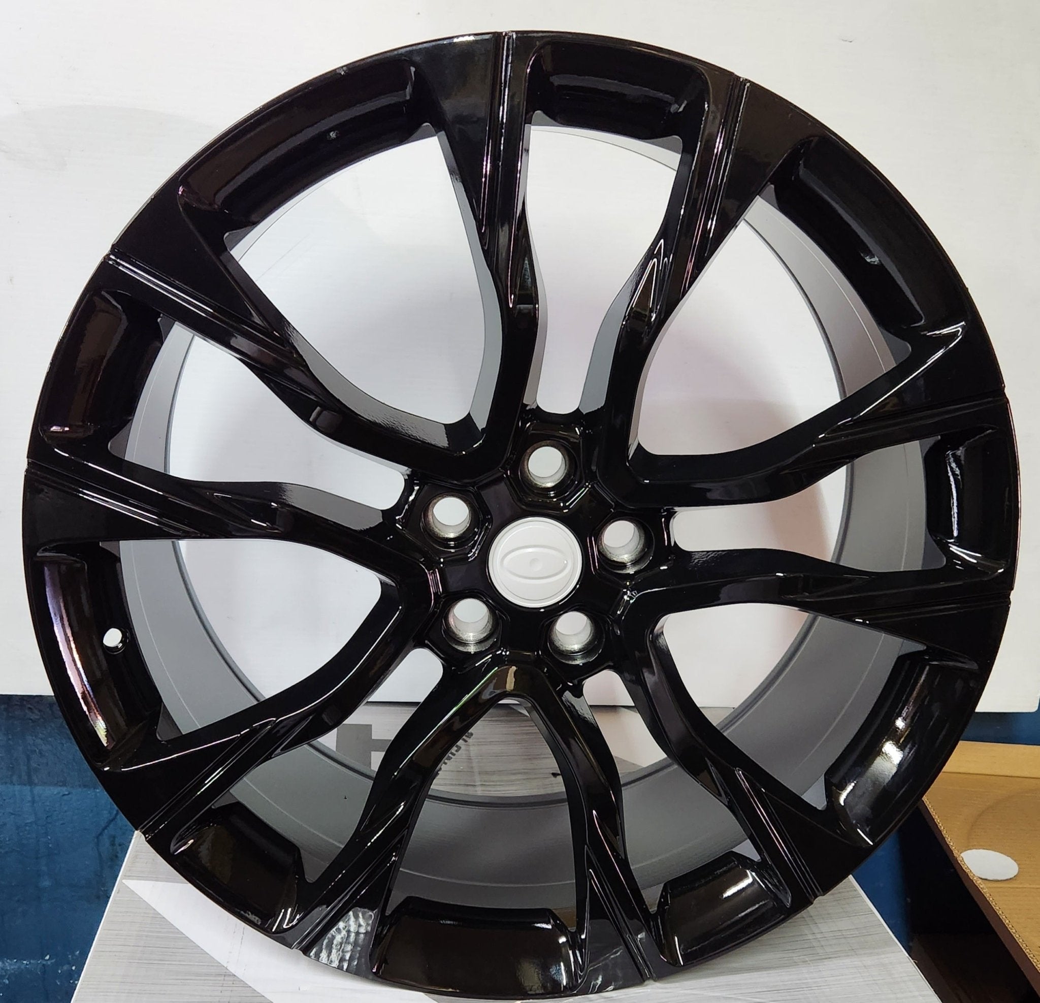 W794 22X9.5 5X120 GLOSS BLACK