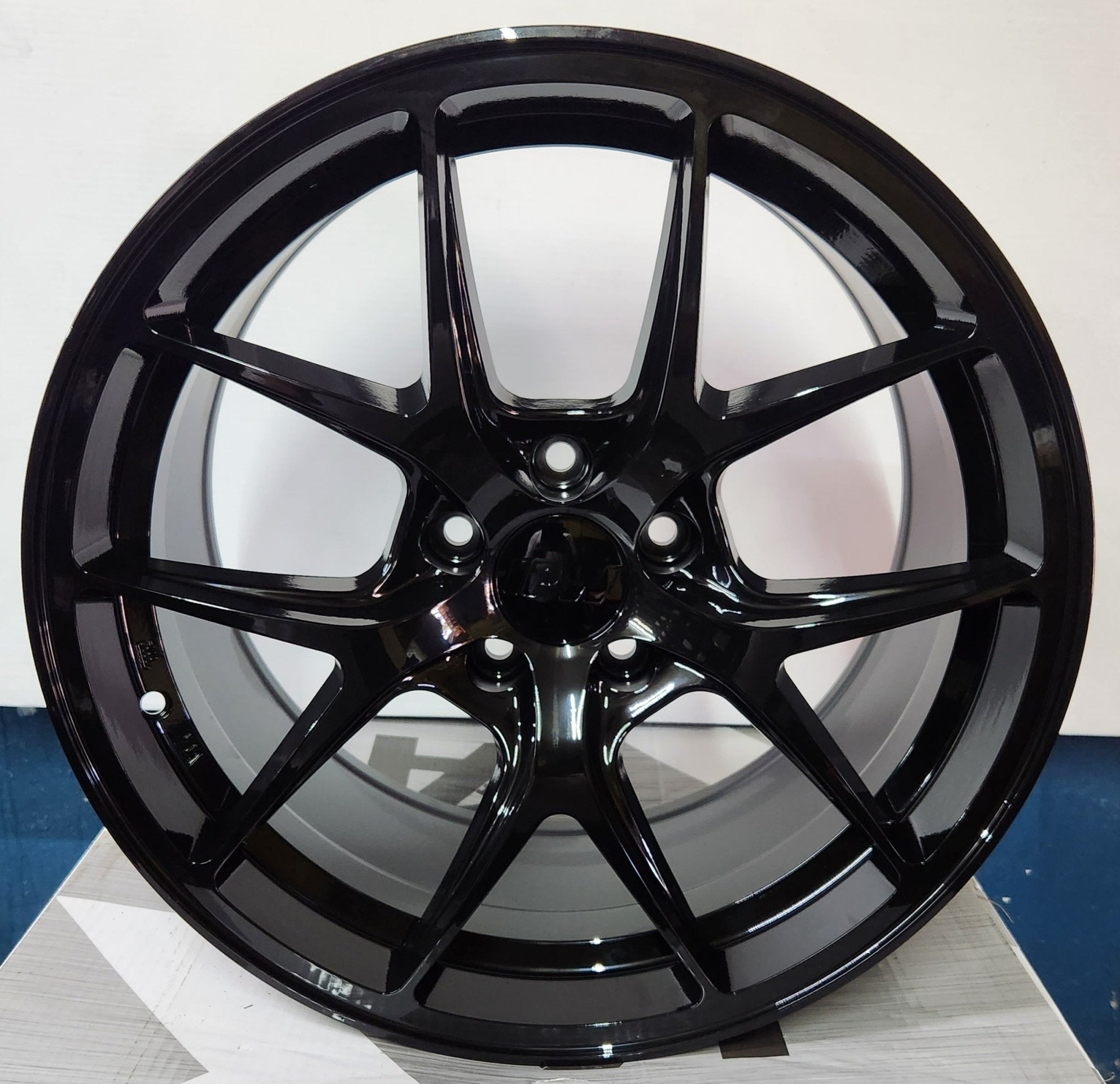 W005 1139 18X8.0 5X114.3 GLOSS BLACK