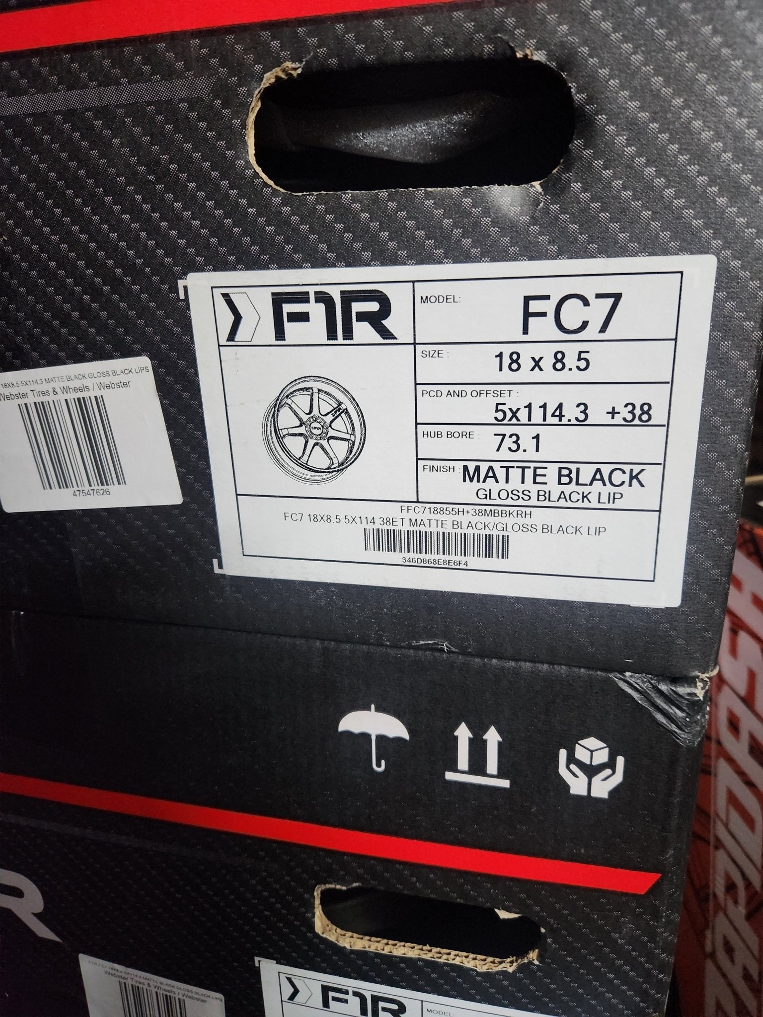 F1R FC7 18X8.5 5X114.3 MATTE BLACK GLOSS BLACK LIPS