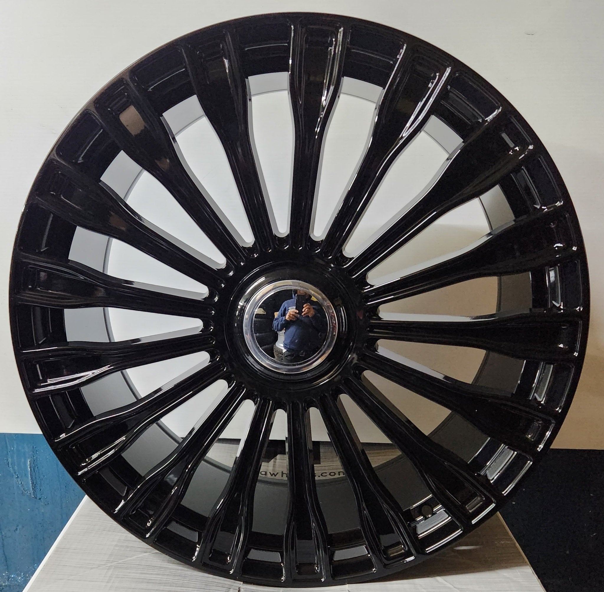 OE-0313 22X9.0 5X112 GLOSS BLACK WITH FLOATING CAP