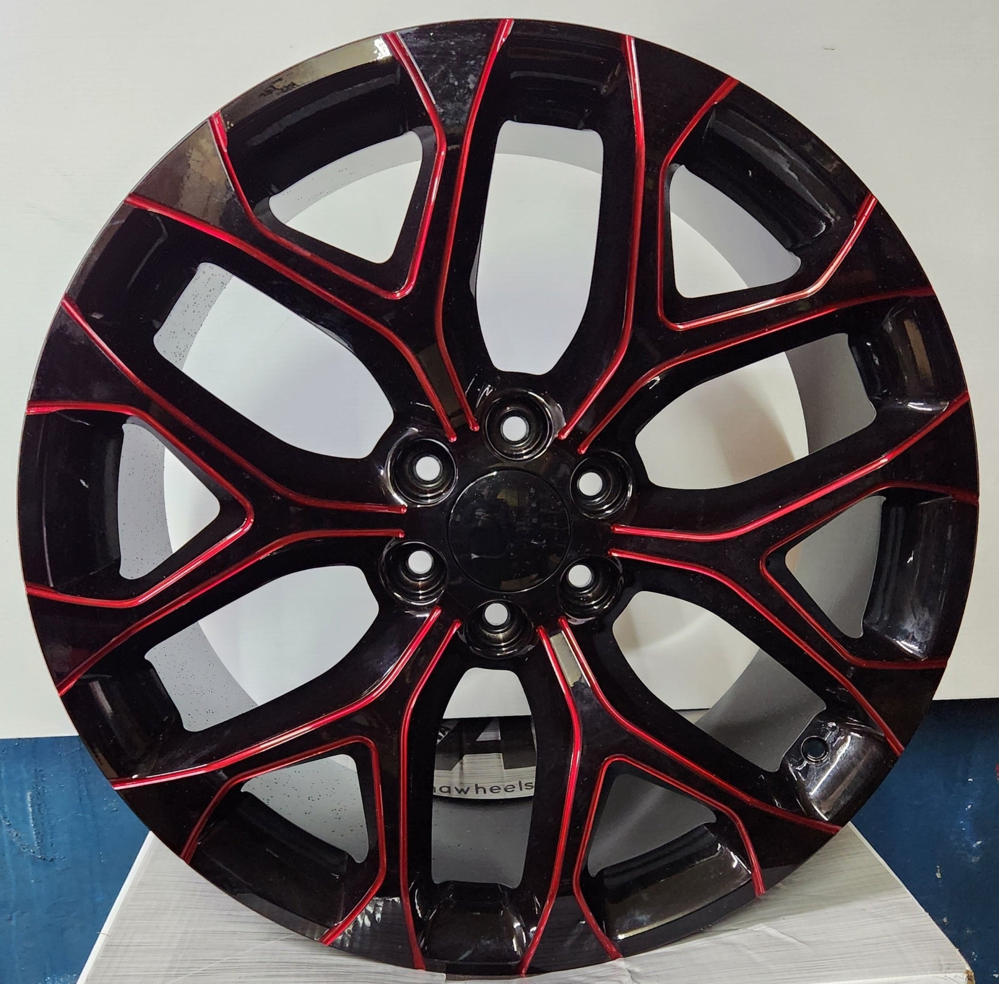 6Q22 22X9.0 6X135 GLOSS BLACK RED MILL