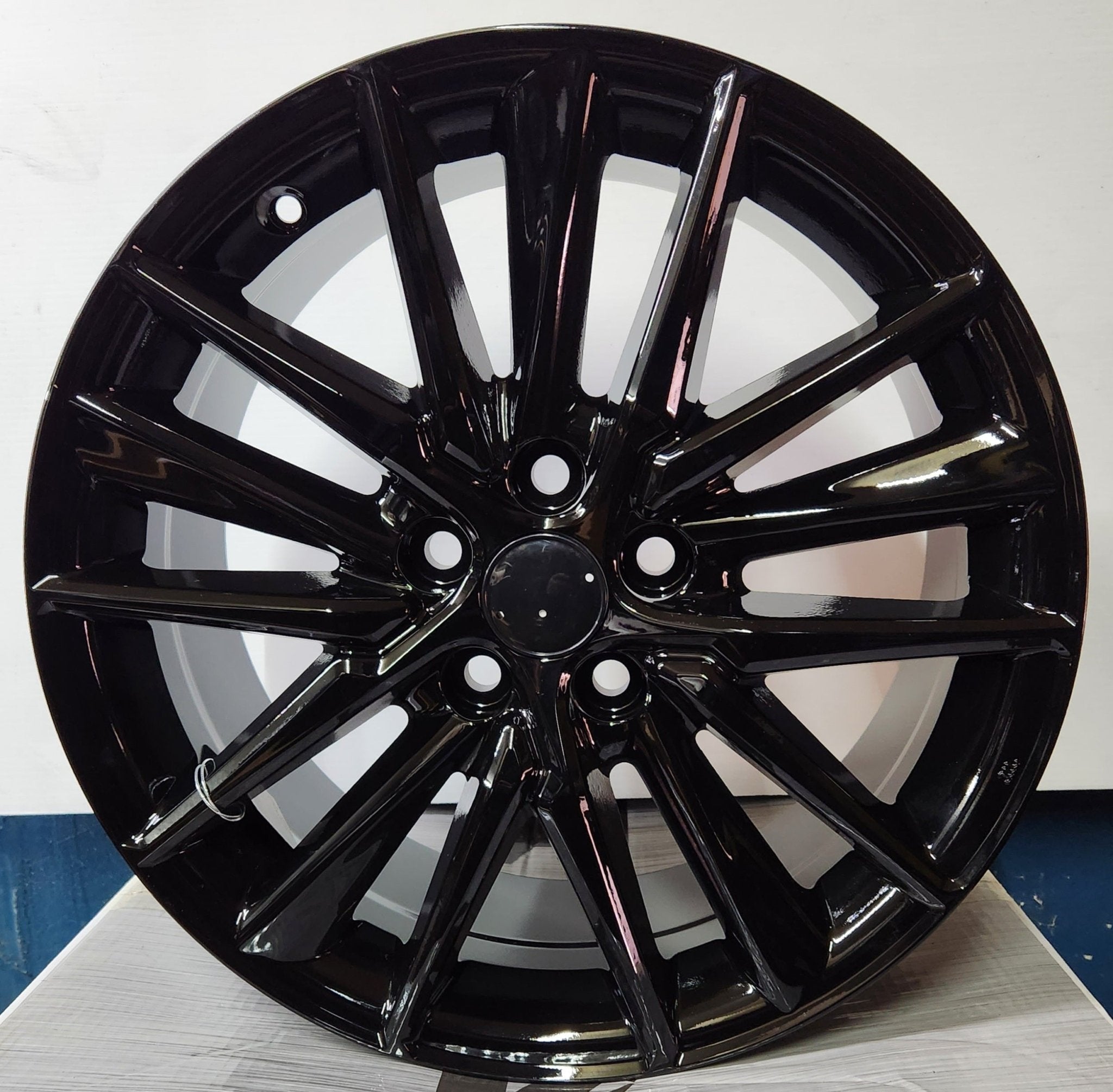OE-185634 18X8.0 5X114.3 PIANO BLACK