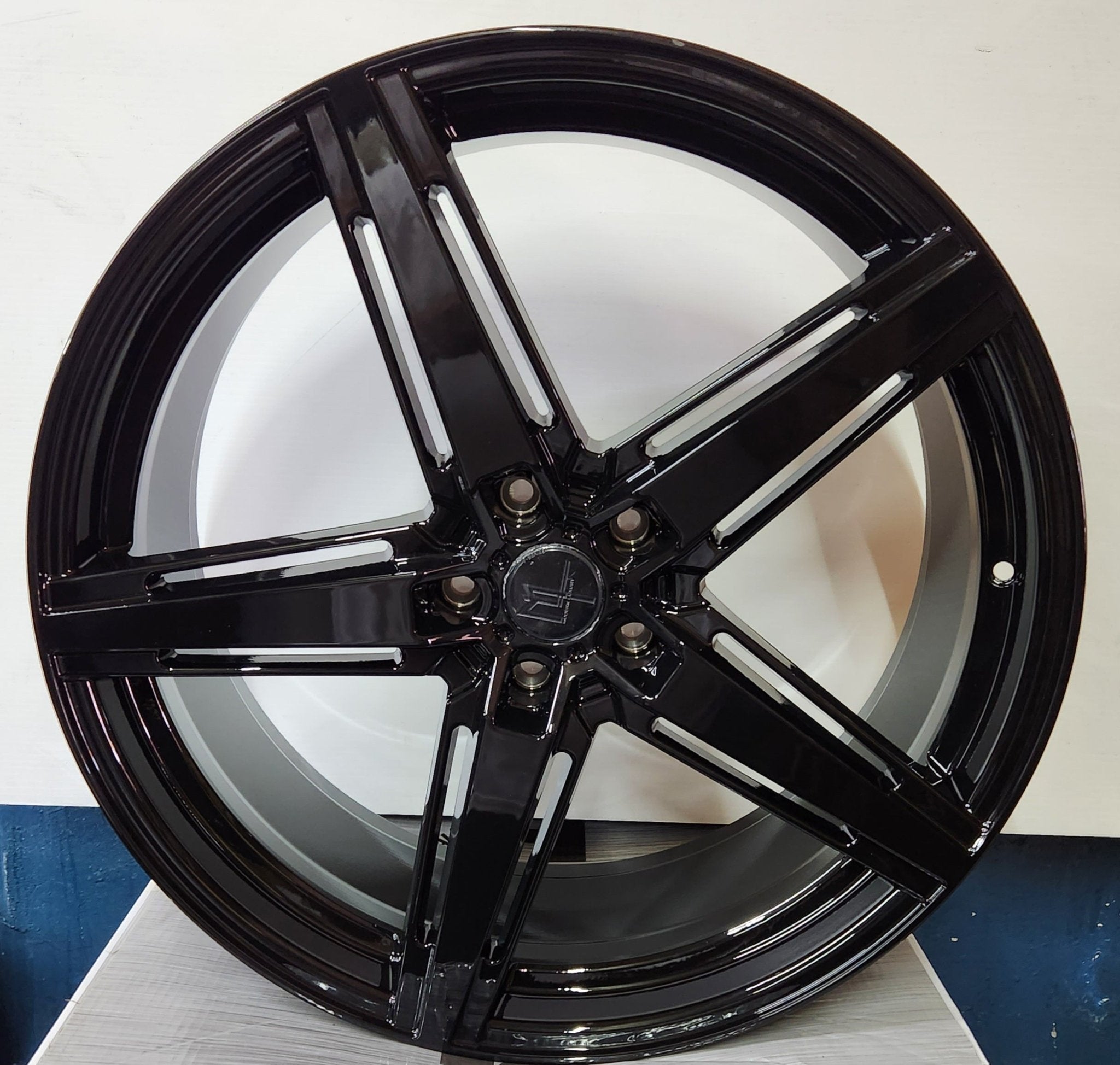 MODERN LEXURY MLF10 22X9.0 5x120 PIANO BLACK7