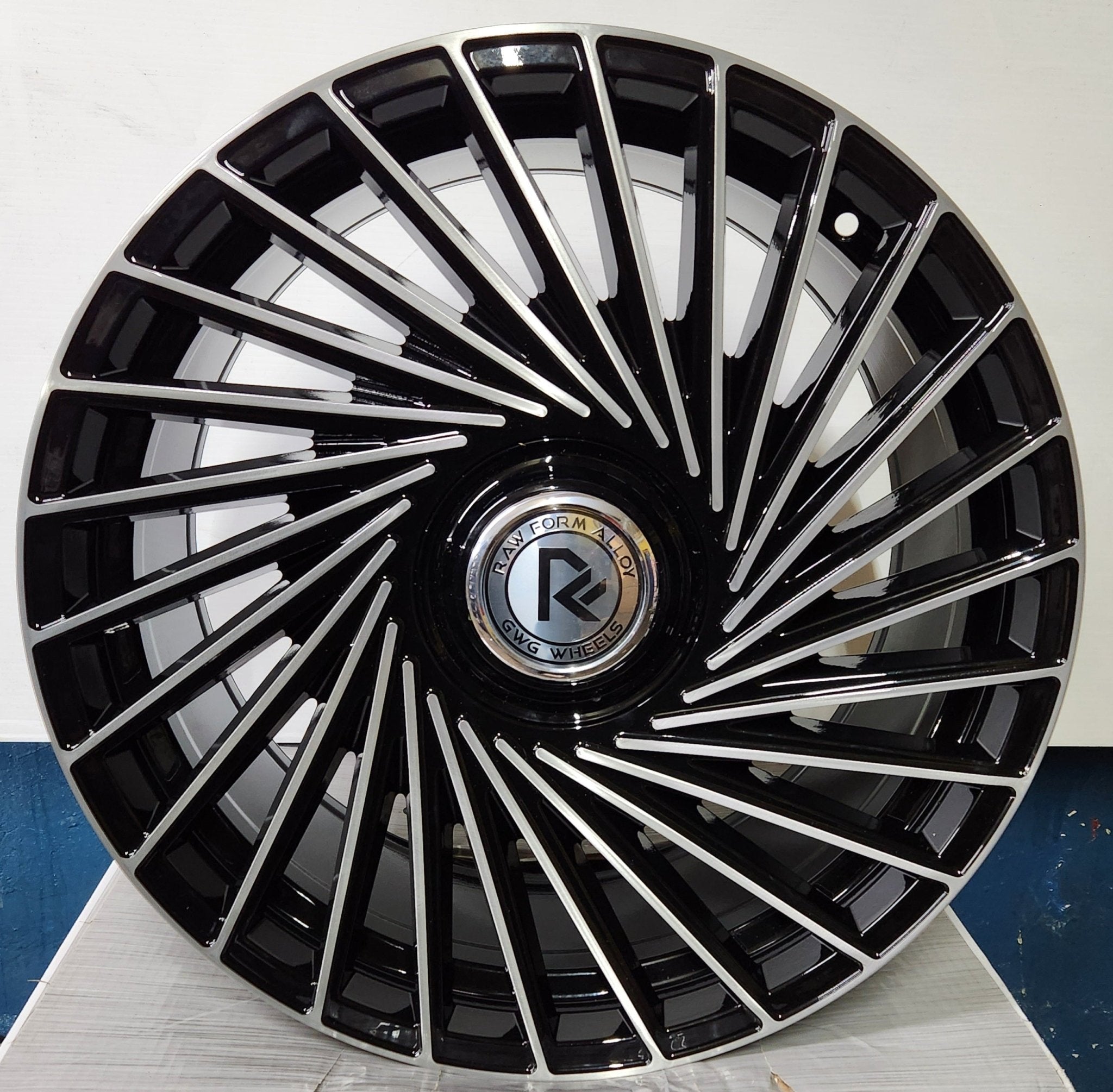 GWG RF2 20x10.5 5x114.3 GLOSS BLACK BRUSHED FACE
