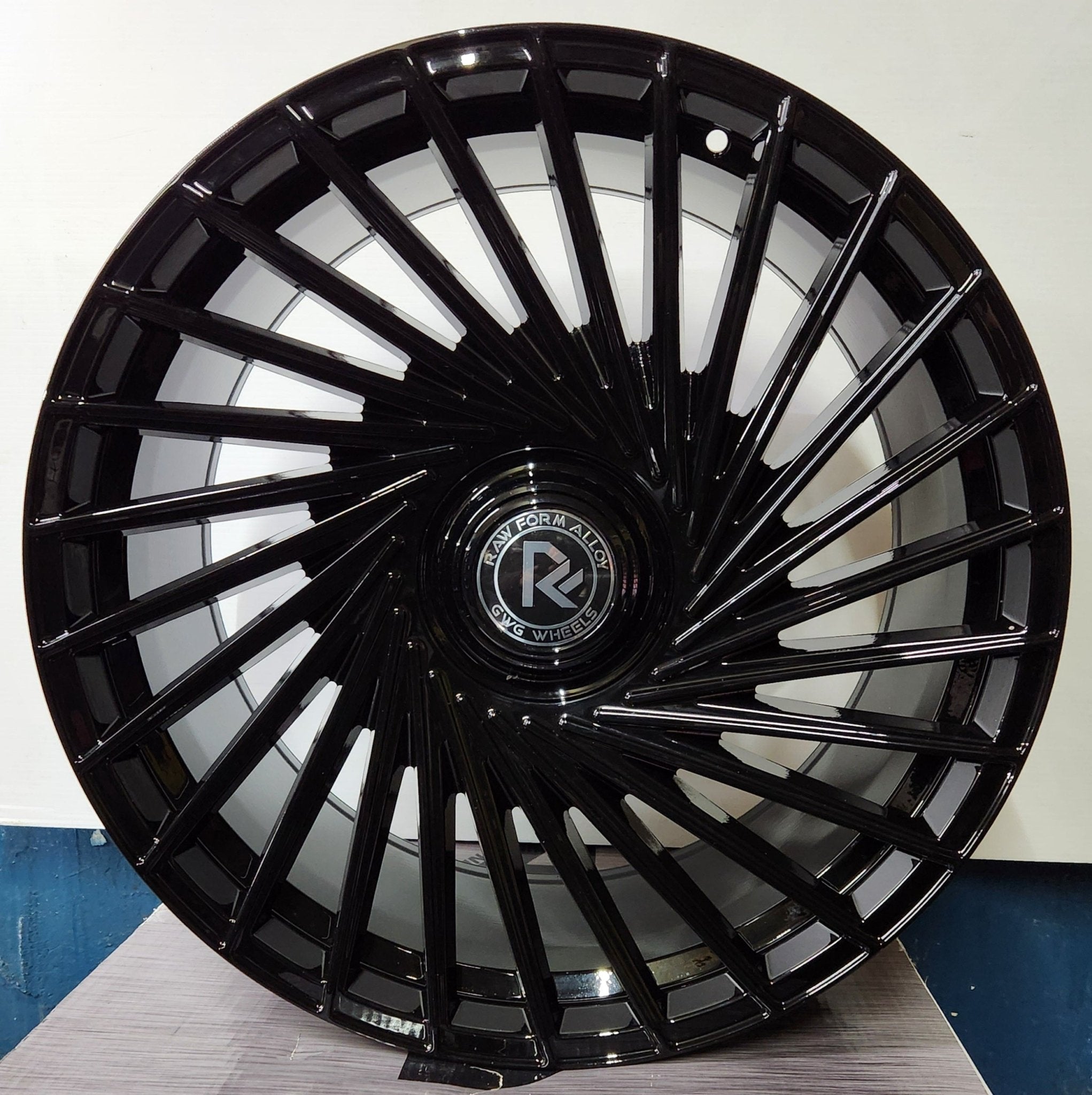 GWG RF2 22X9.0 BLANK GLOSS BLACK