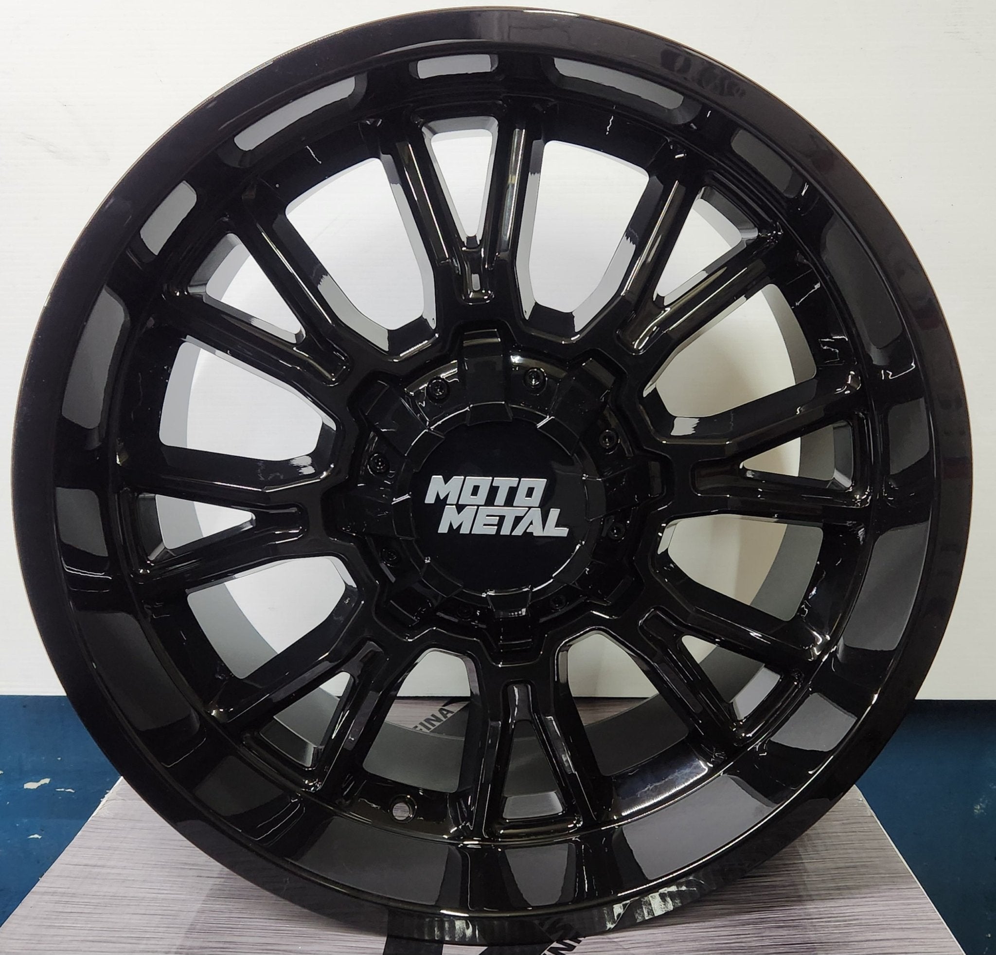 MO81 20x9 5x127 5x139.7 GLOSS BLACK