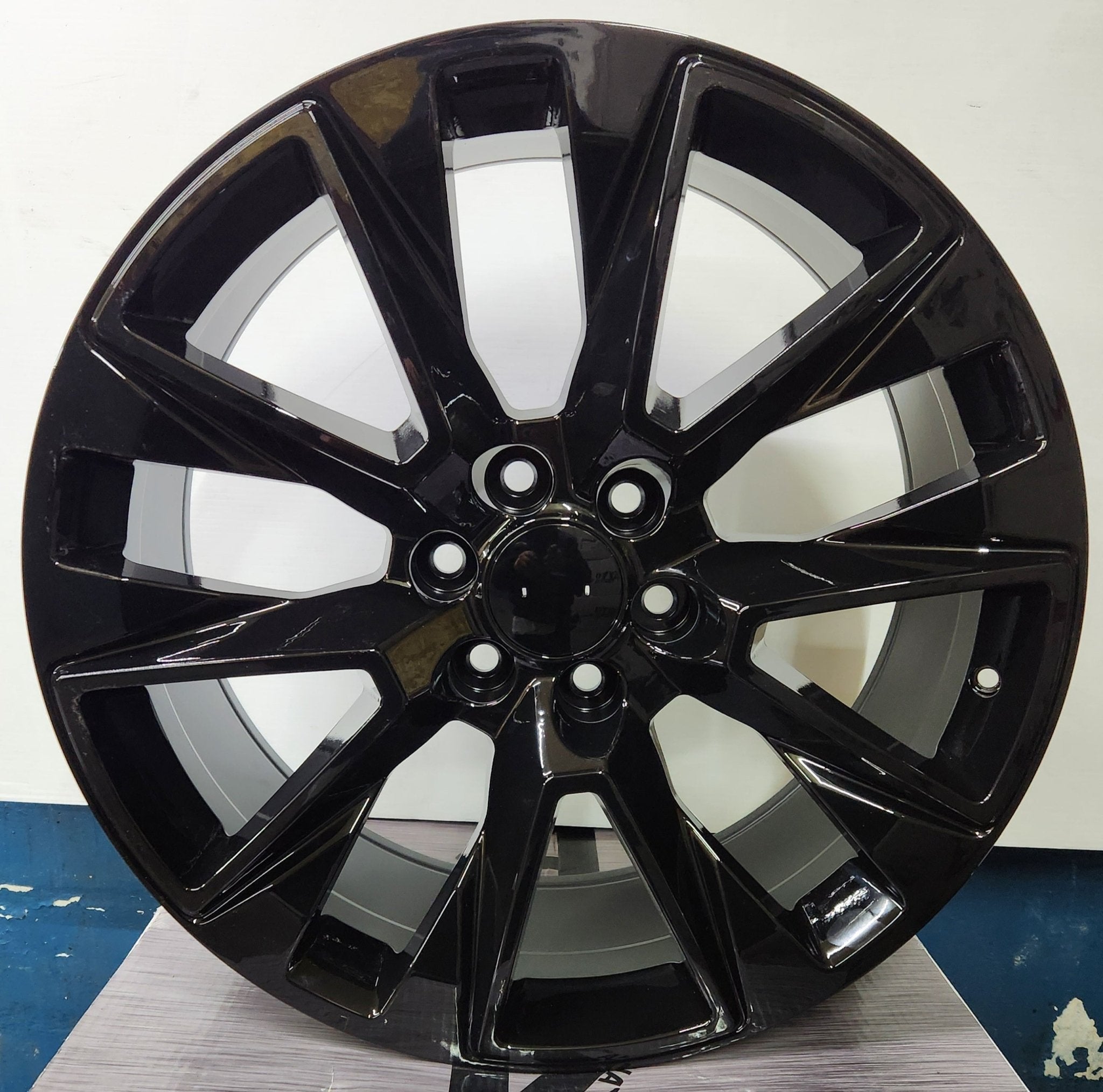 W574 22X9.0 6X139.7 GLOSS BLACK