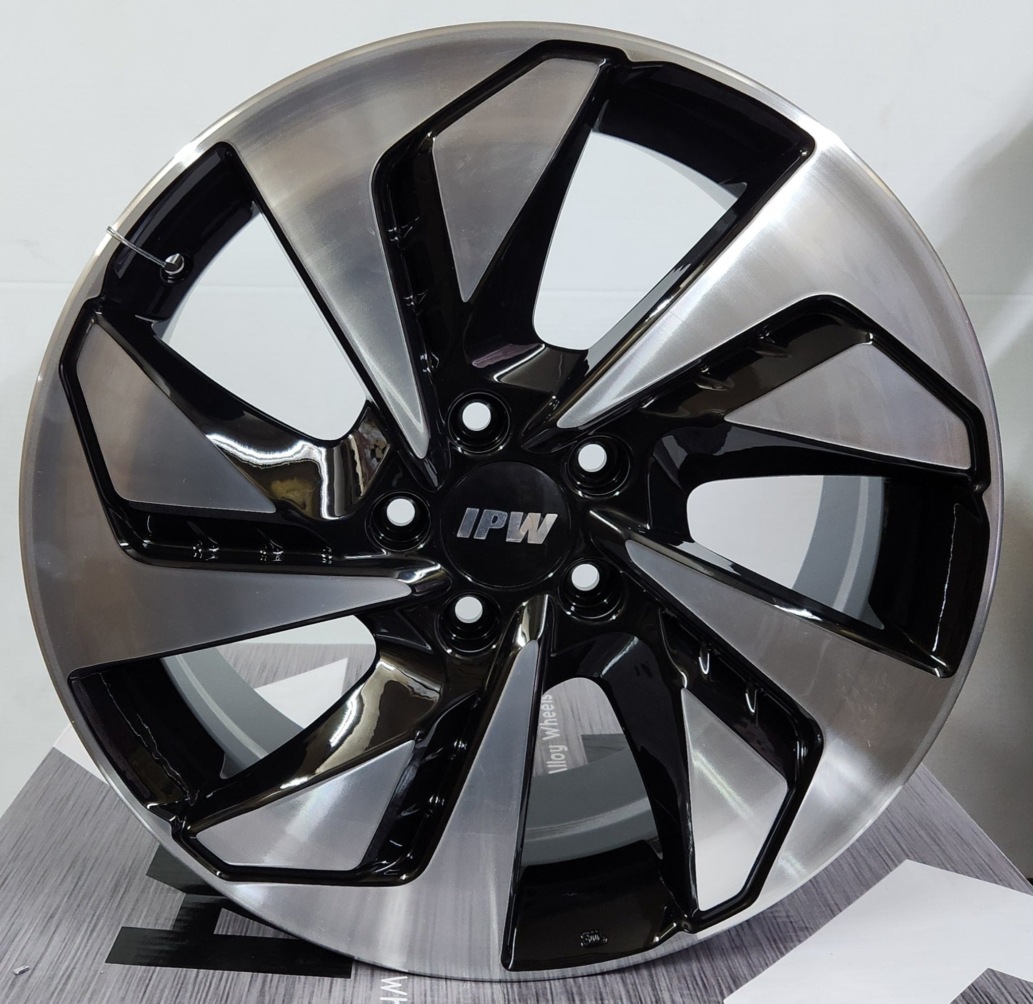 OE-185208 18x7.0 5x114.3 BLACK MACHINED FACE