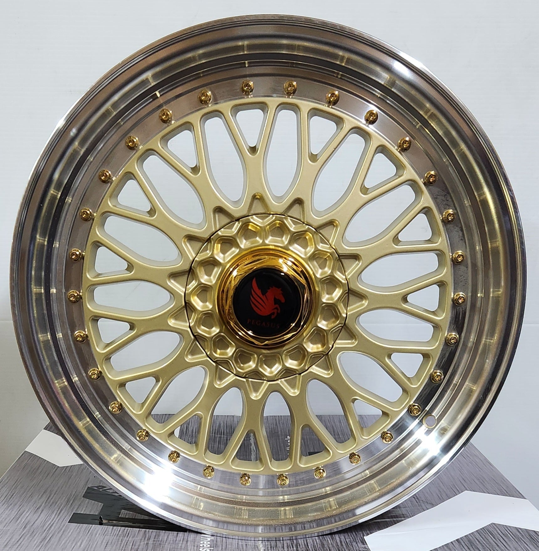 UNLEASH RBM1 19X8.5 5X4.5/ 5X120 GOLD FACE + MACHINE LIP GOLD RIVETS