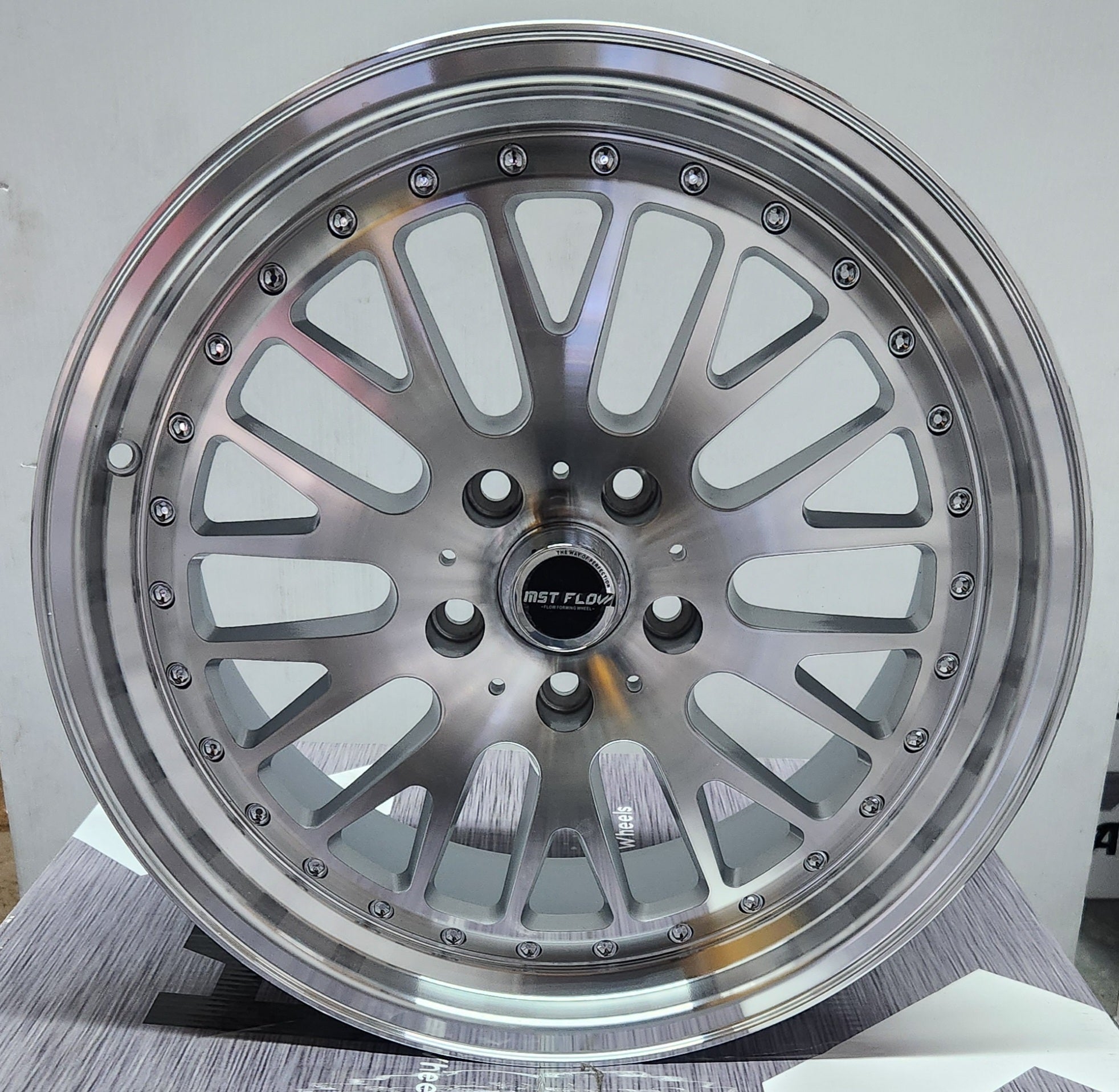 PEGASUS-215 18x8.5 5x114.3 SILVER MACHINE LIP ET+40 73.1mm
