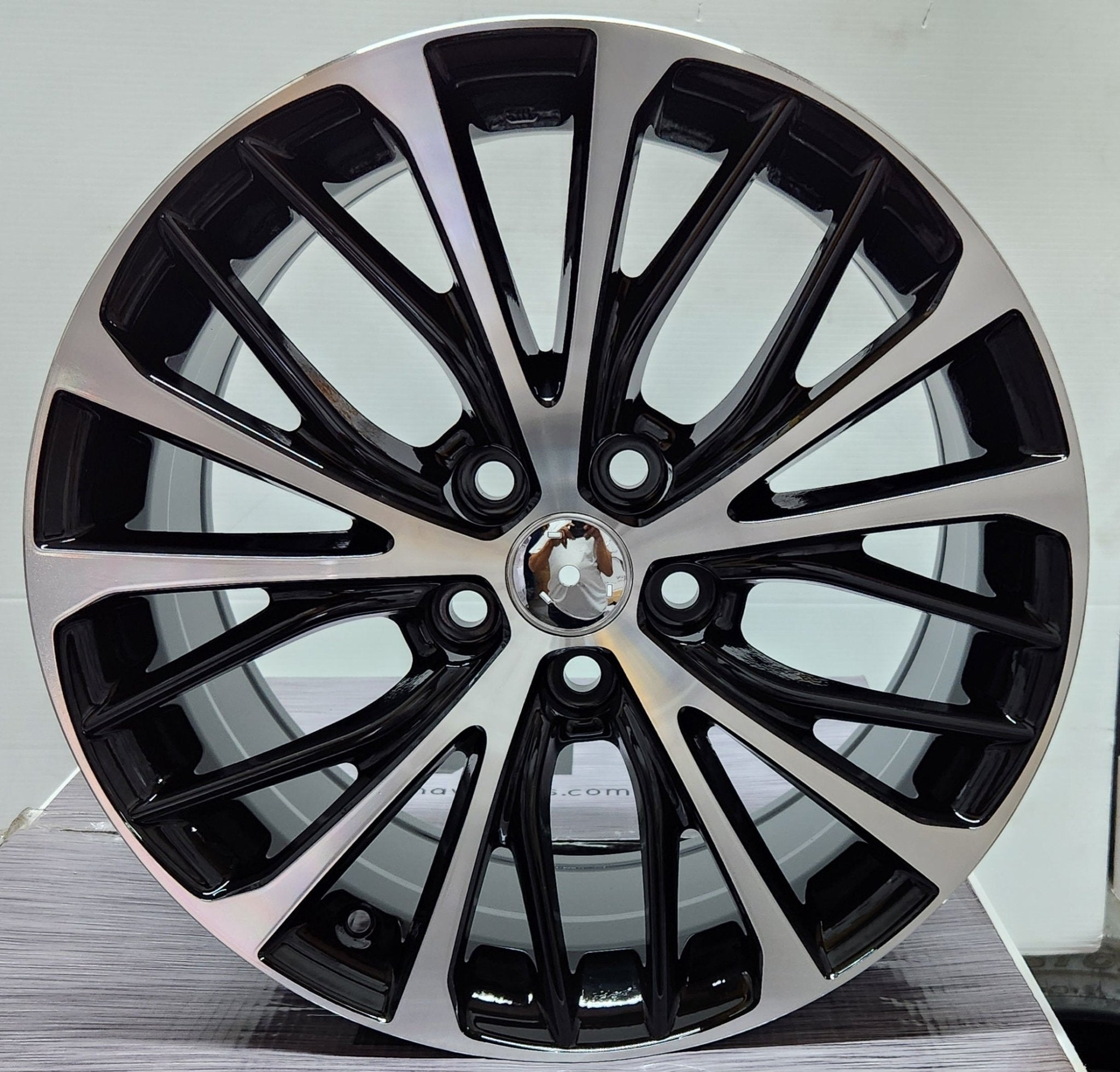 0190 5-V STYLE 18x8.0 5x114.3 GLOSS BLACK MACHINE FACE