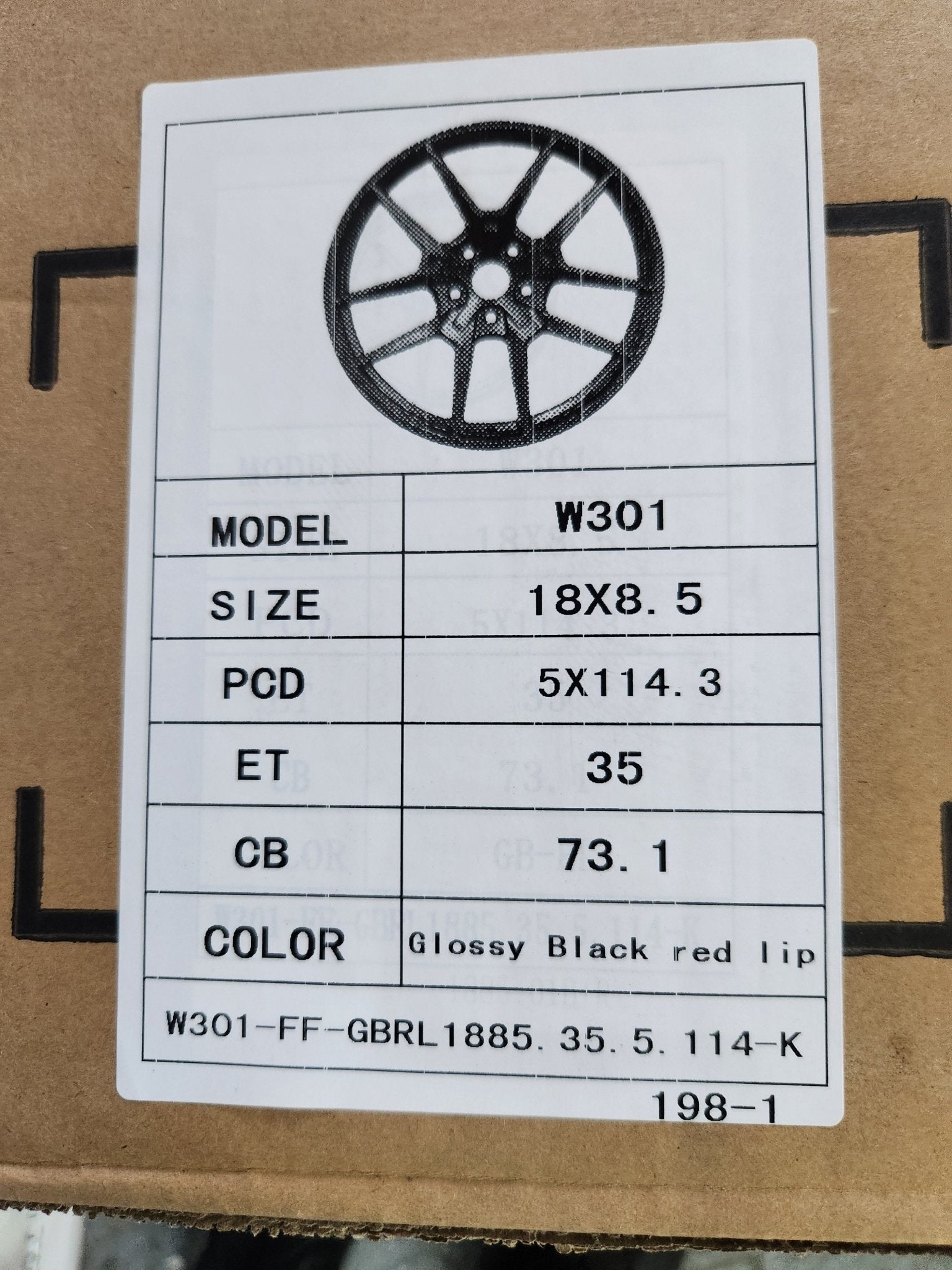 W301 XY31 FLOW FORGED 18x8.5 5x114.3 GLOSS BLACK RED LIP