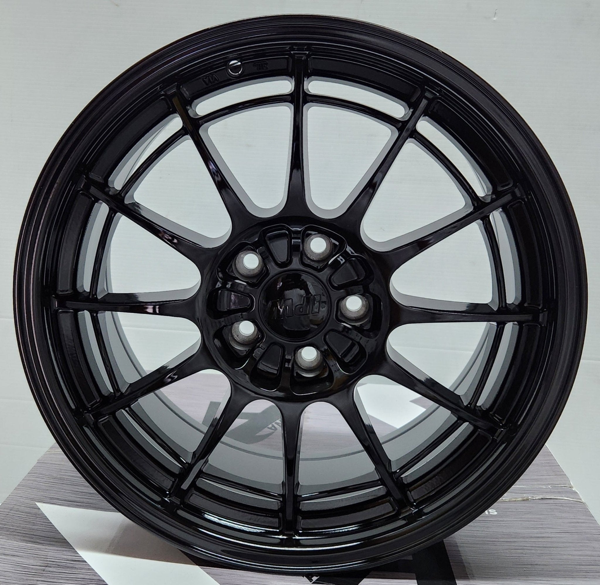 W569 XH064 18x8.5 5x114.3 GLOSS BLACK