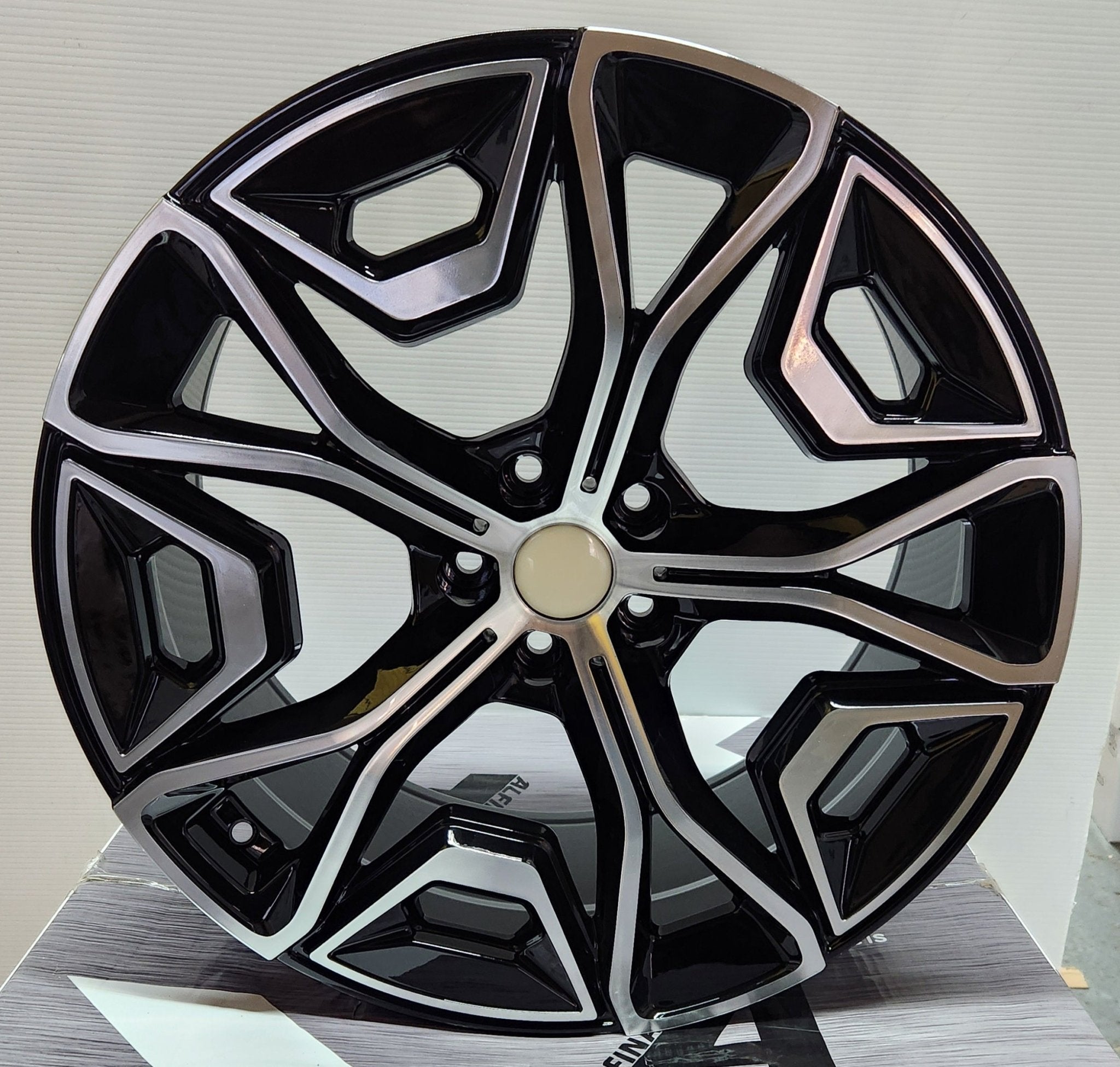 OE-541 1021M STYLE 20x8.5 5x112 GLOSS BLACK MACHINE FACE