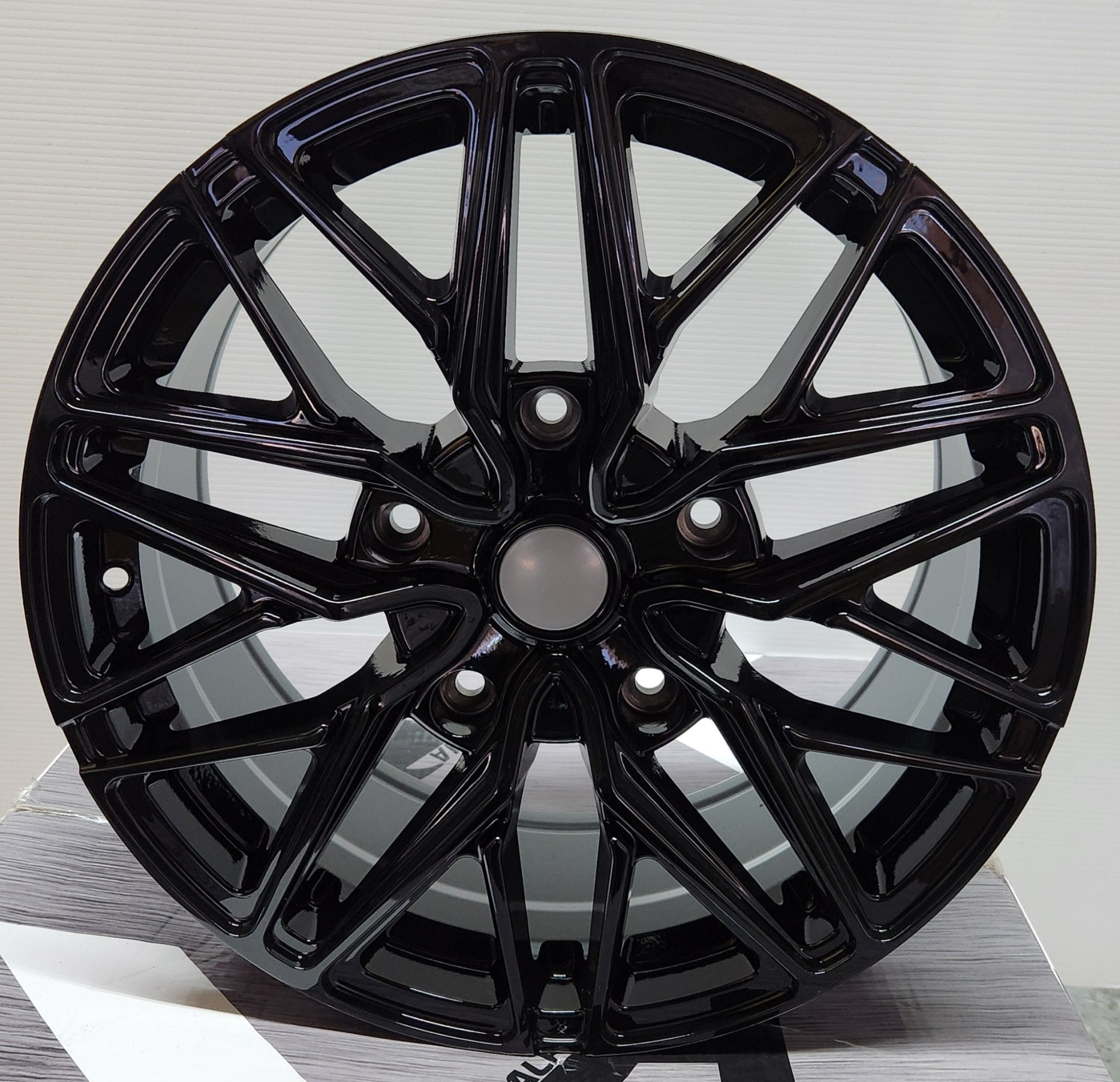 OE-E141-0377 18x8.0 5x160 GLOS BLACK