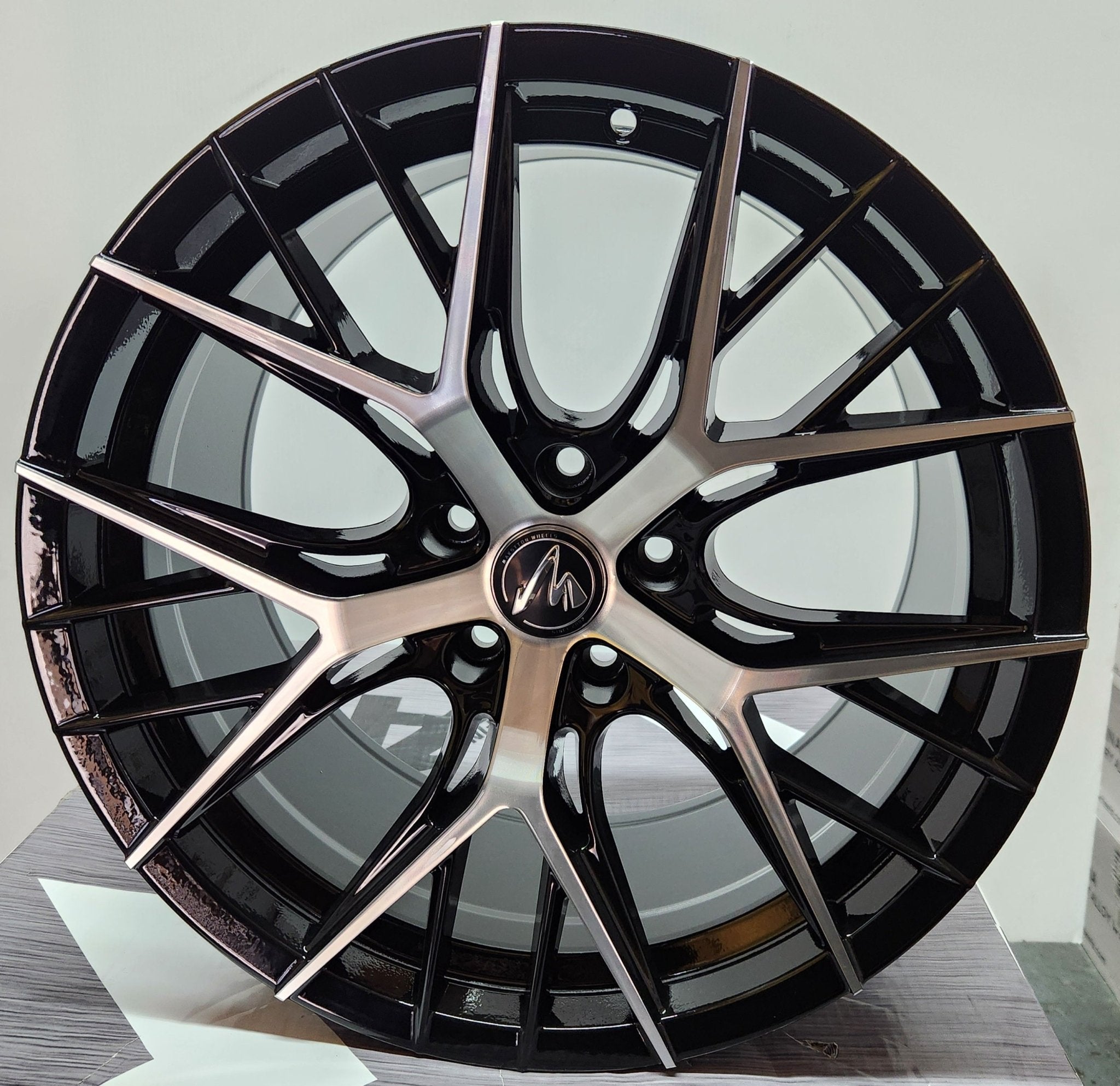 X1046 18X9.5 5 5X114.3 PIANO BLACK MACHINED FACE