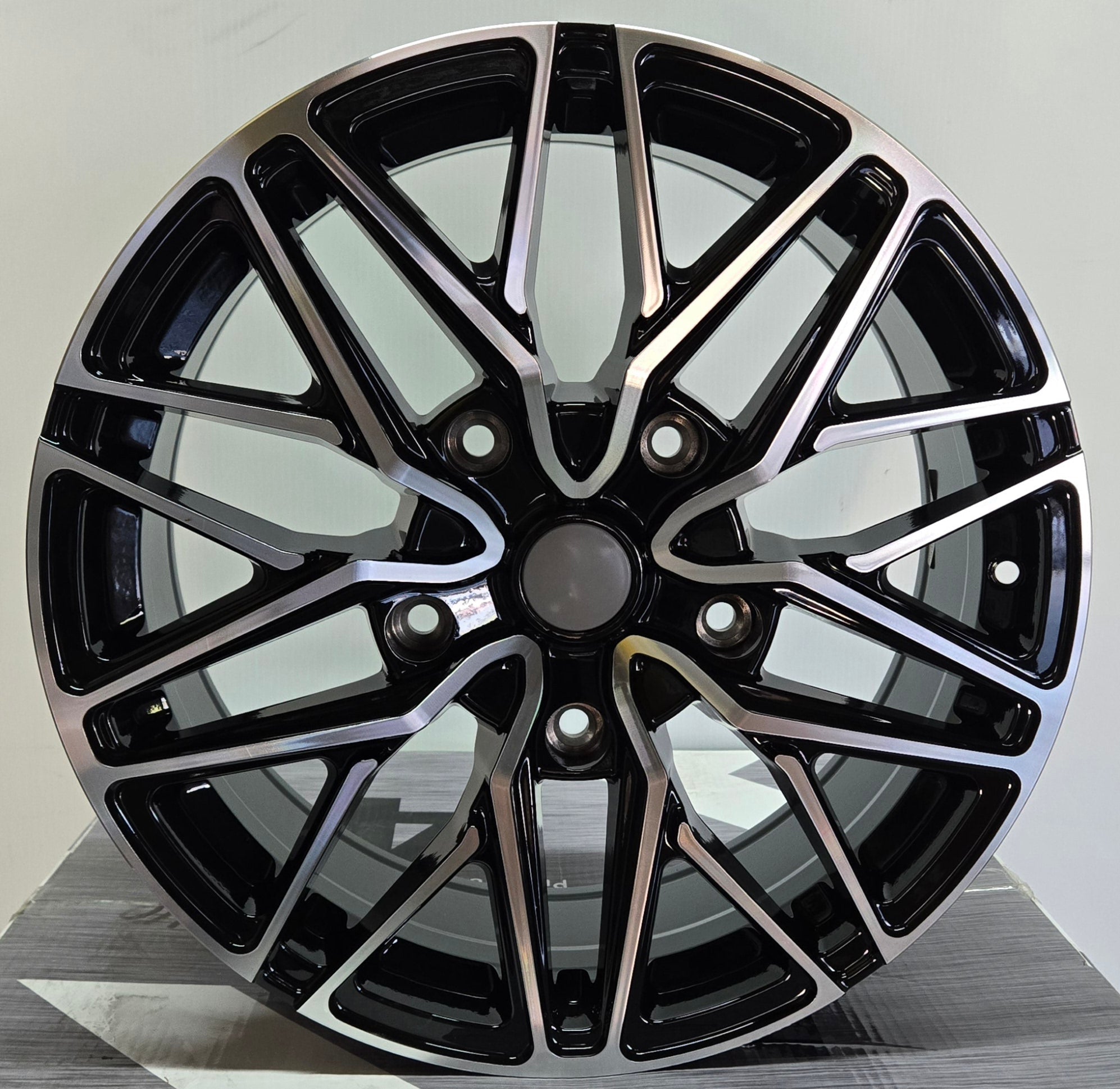 OE-E141-0377 18x8.0 5x160 GLOS BLACK MACHINE FACE