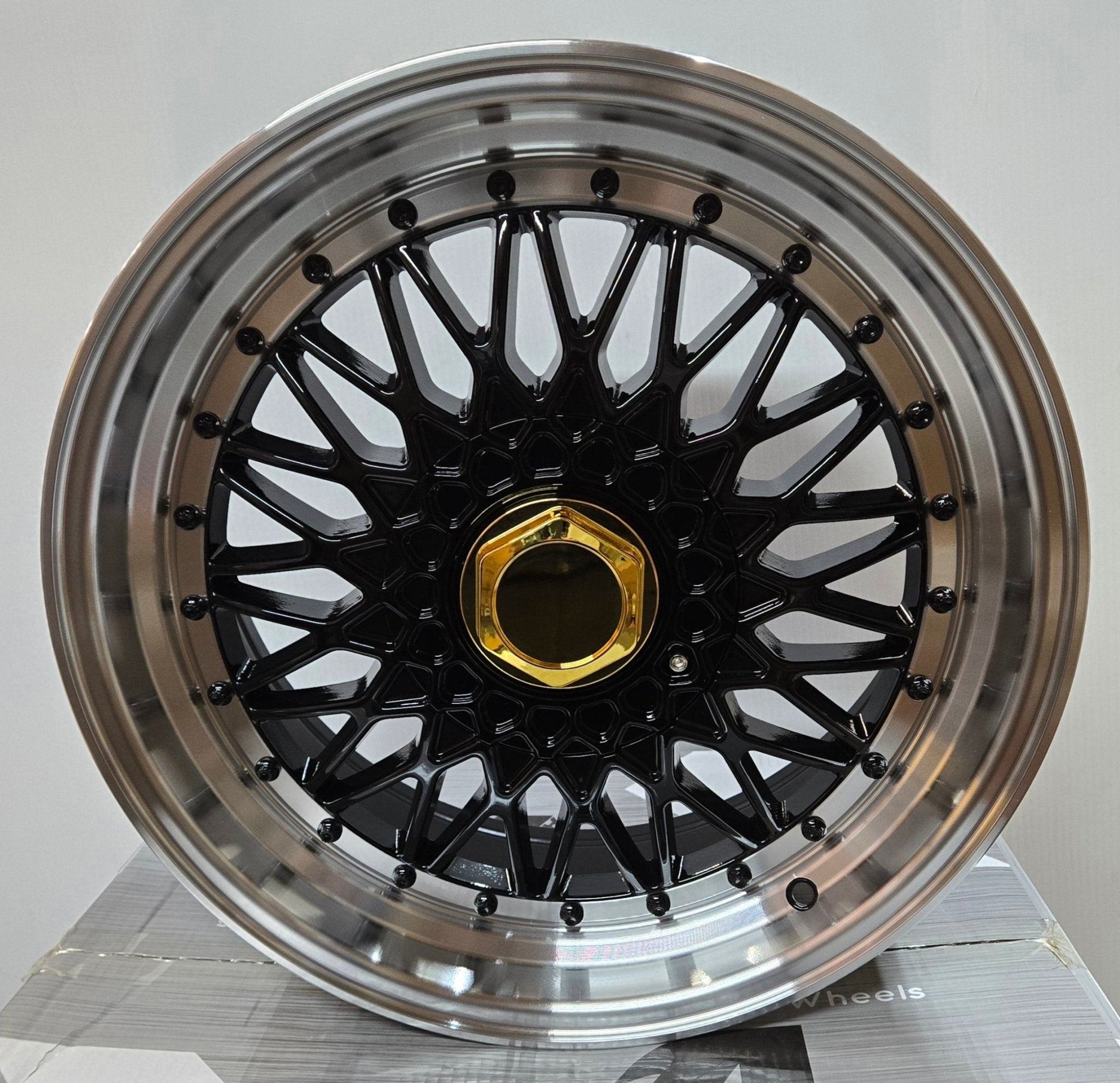 PW-RD10 17X7.5 5X120 5X114.3 GLOSS BLACK MACHINE LIP + BLACK RIVETS