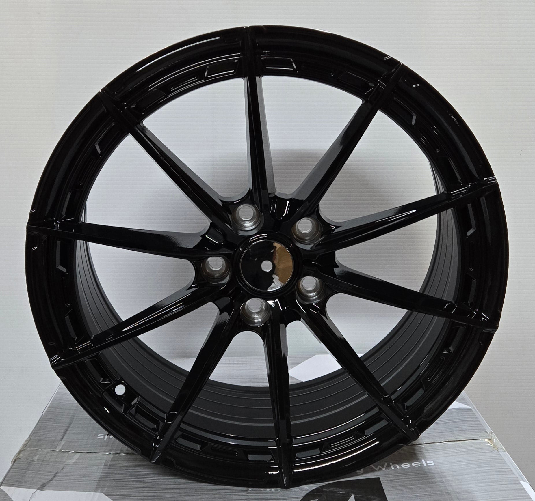 W169 18X8.0 5X114.3 GLOSS BLACK