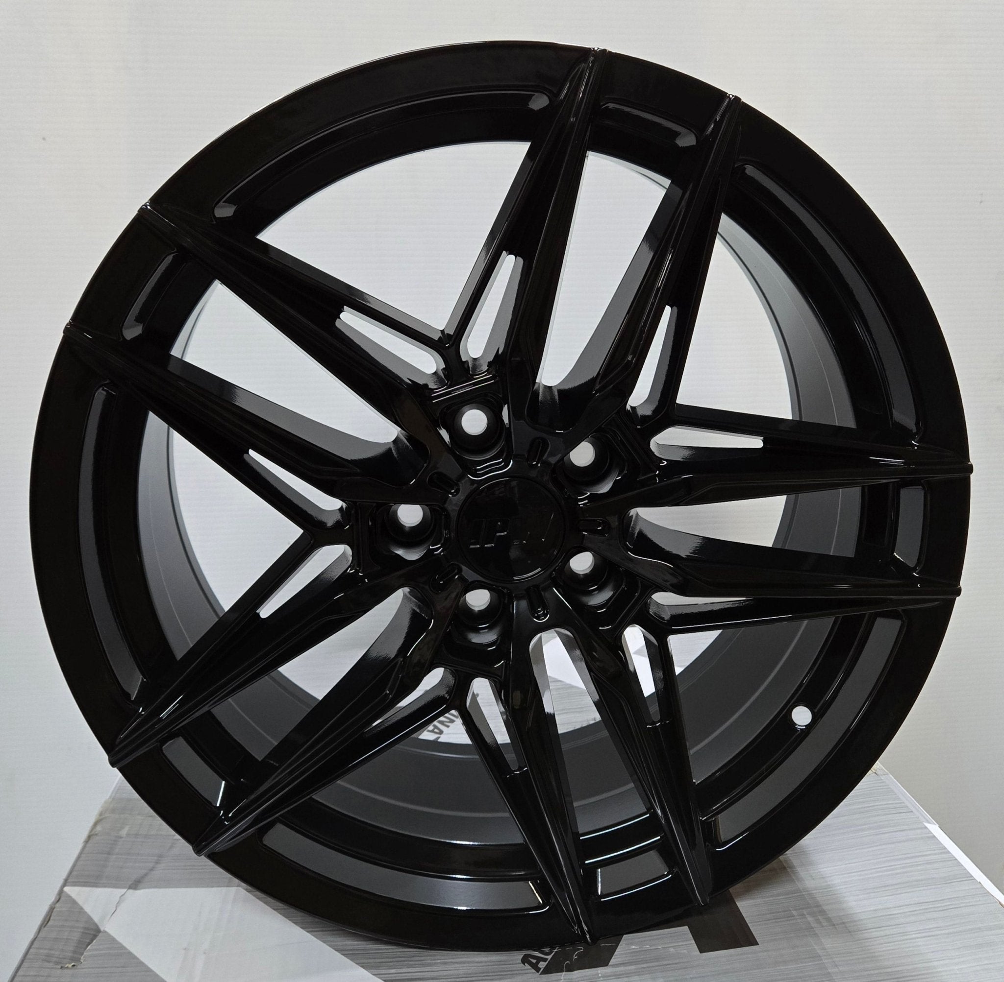 W1503 18X8.0 5X114.3 GLOSS BLACK
