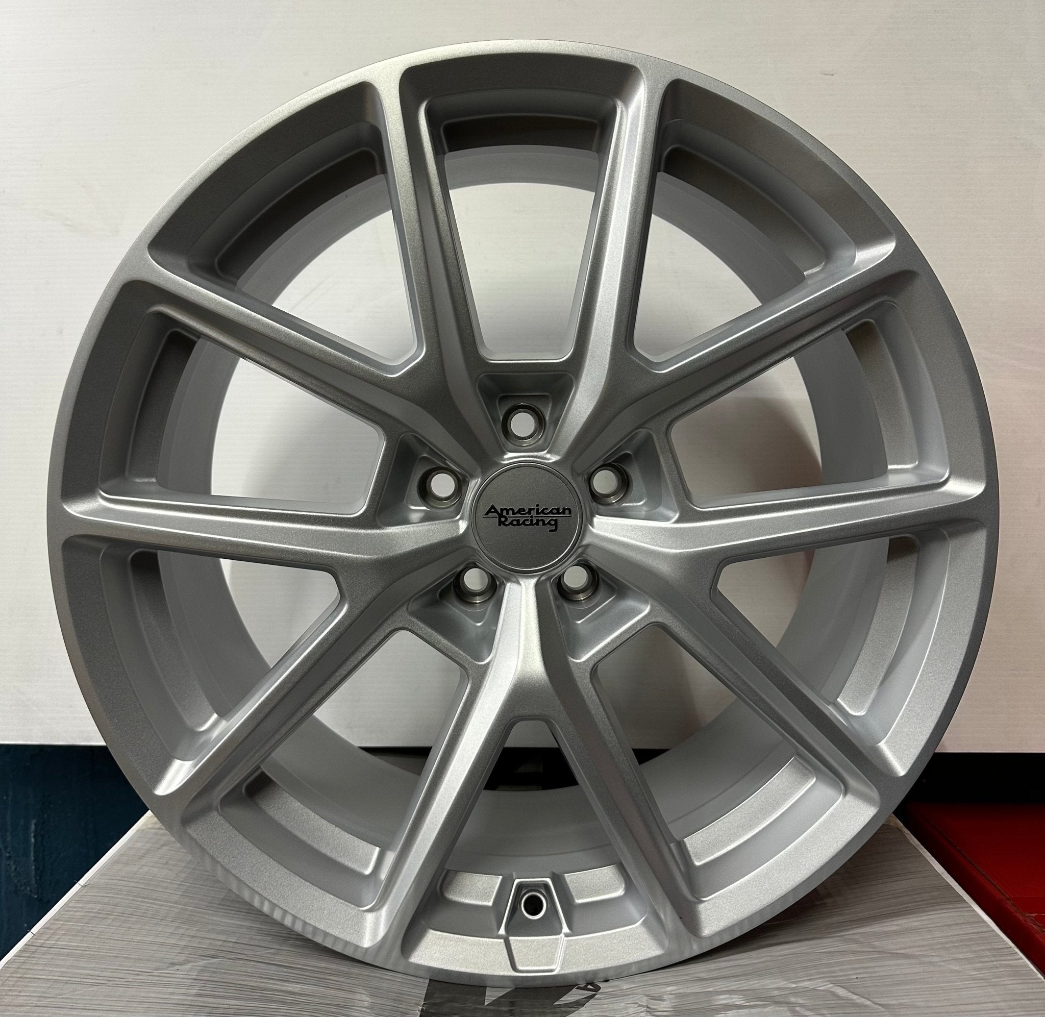 AR943 18X8 5X114.3 HYPER SILVER