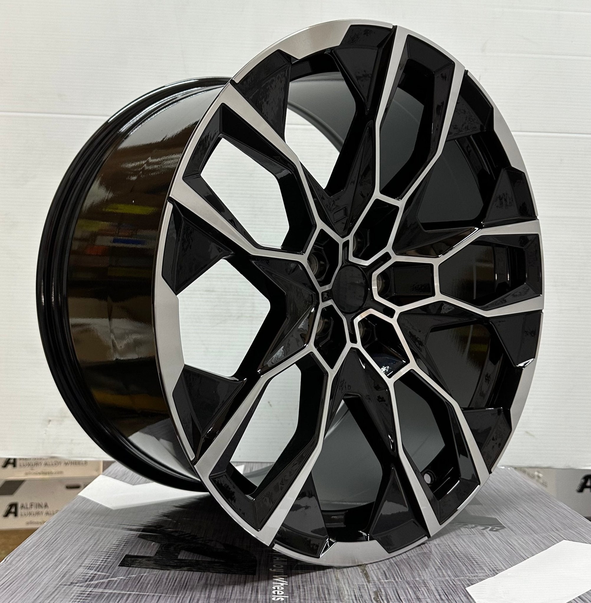 OE-5592 XM 21x9.5 5x112 GLOSS BLACK MACHINED FACE