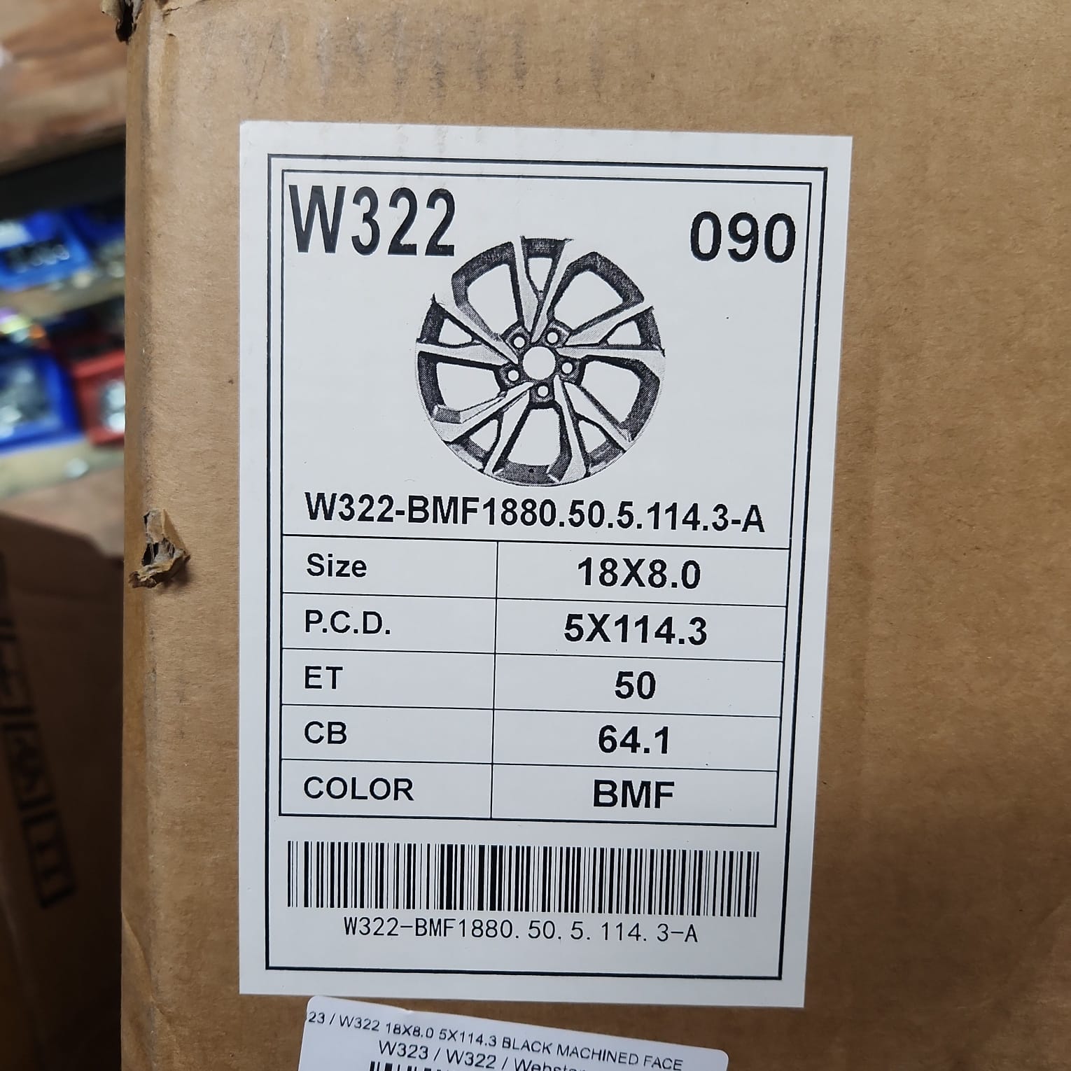 W322 18x8.0 5x114.3 BLACK MACHINED FACE