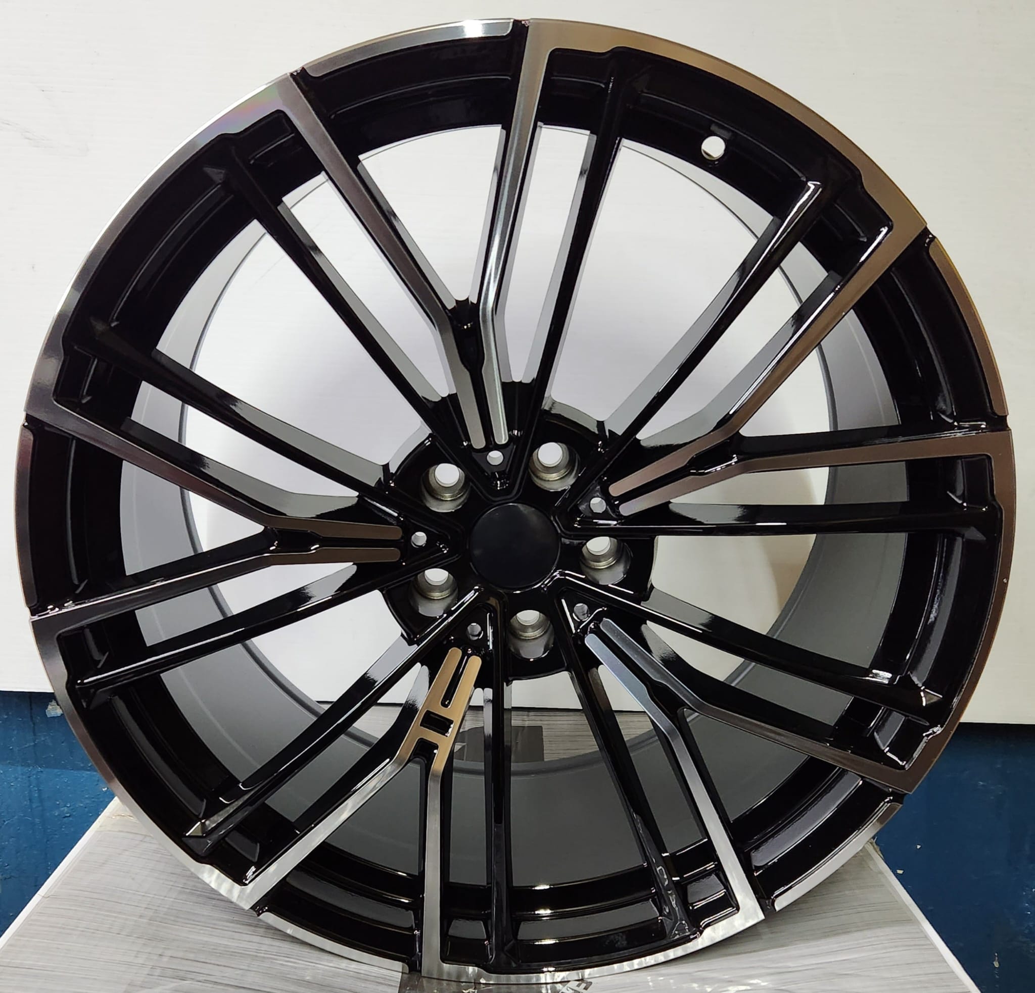 OE-5537 846M 20X8.5 5X112 GLOSS BLACK MACHINED FACE