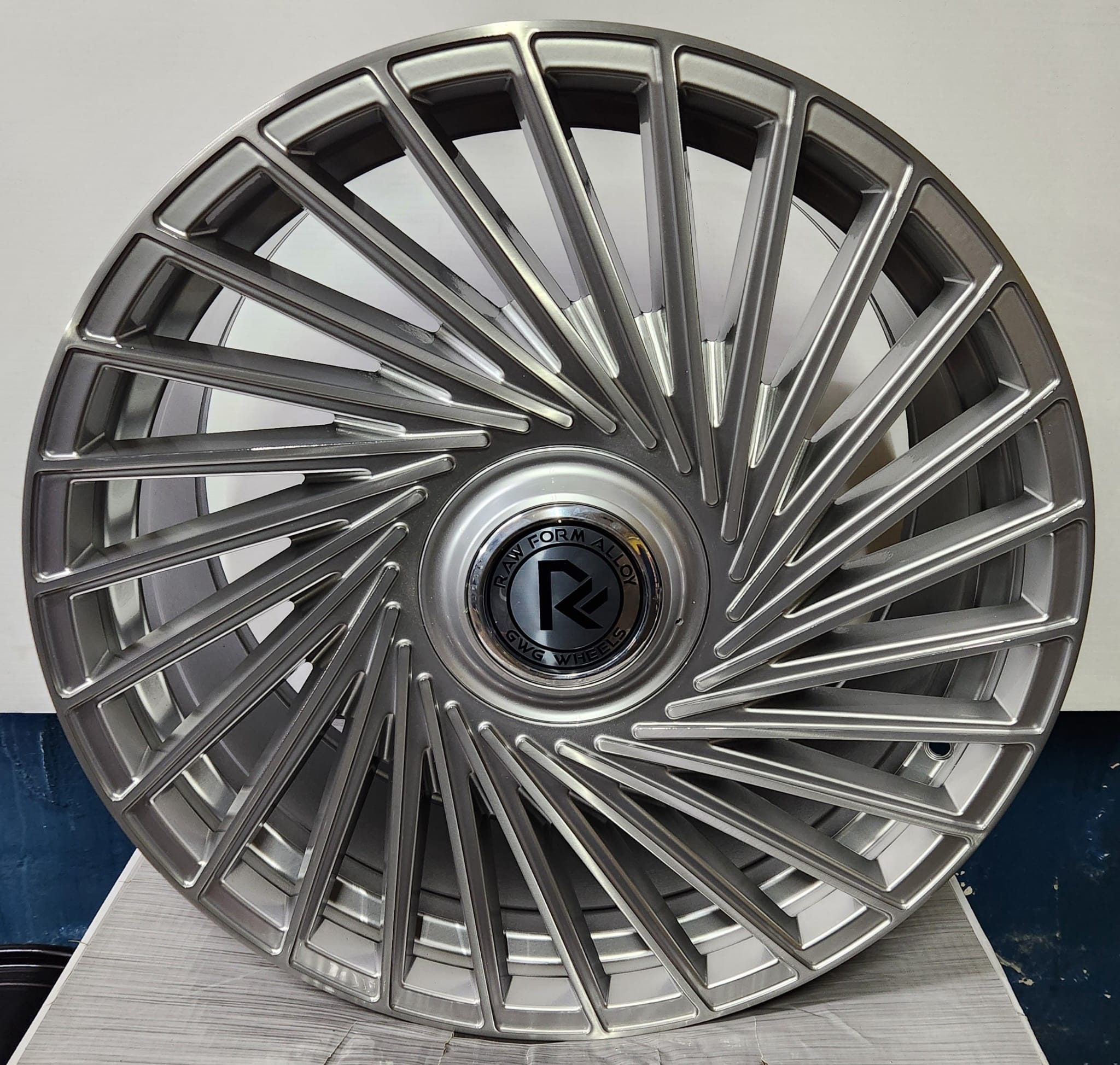 GWG RF2 22X10,5 BLANK HYPER SILVER BRUSHED FACE