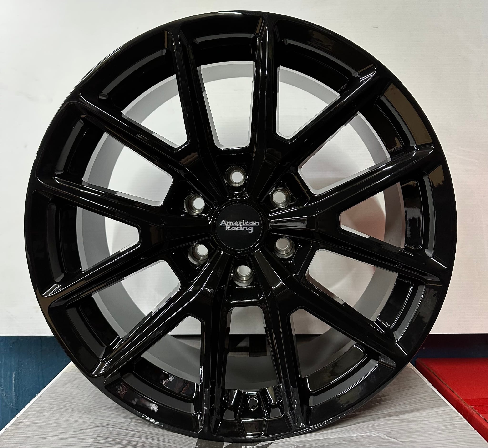 AR945 18X8 6X135 GLOSS BLACK