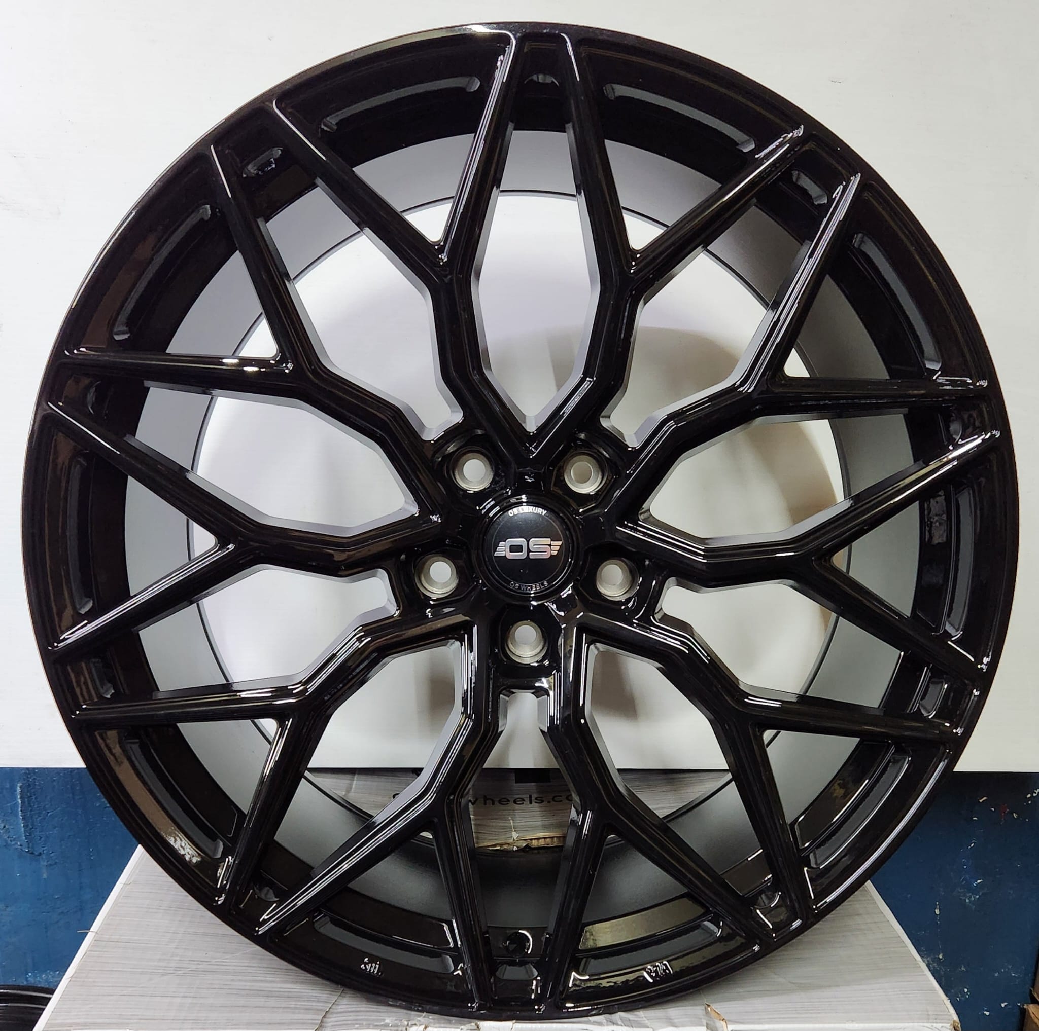 OE-0319 VC1 18x8.0 5x160 FULL GLOSS BLACK