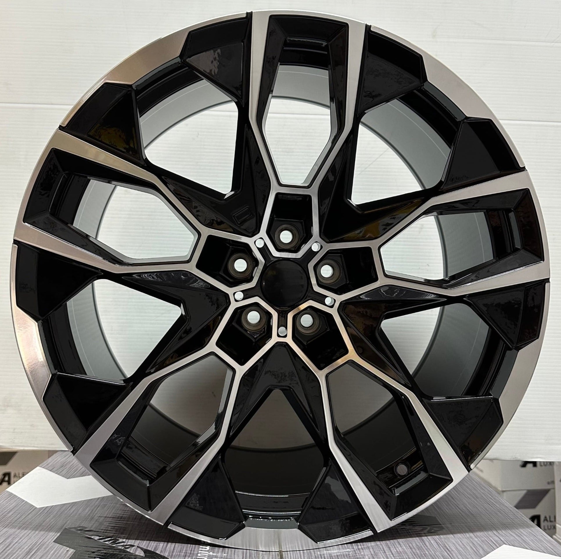 OE-5592 XM 21x10.5 5x112 GLOSS BLACK MACHINED FACE