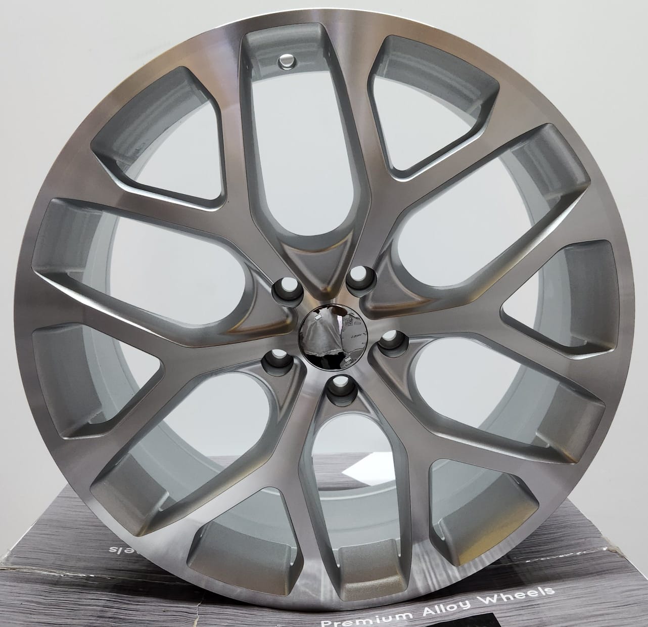 SNOWFLAKE U105 20x7.5 5x114.3 MACHIE FACE SILVER