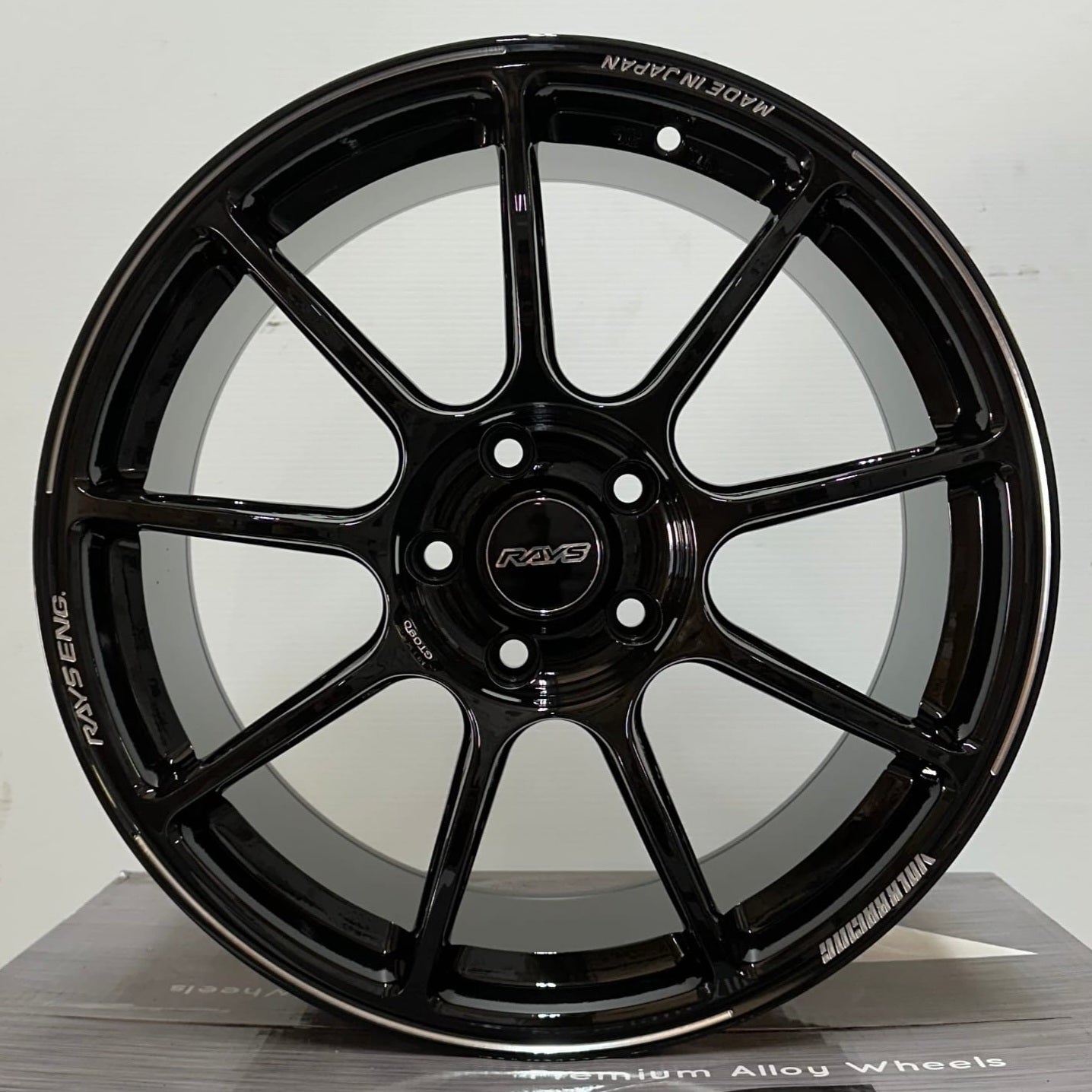 OE-9017 CE40 M-SPEC STYLE 18x8.5 5x112 / 5x114.3 GLOSS BLACK MACHINE LETTERING