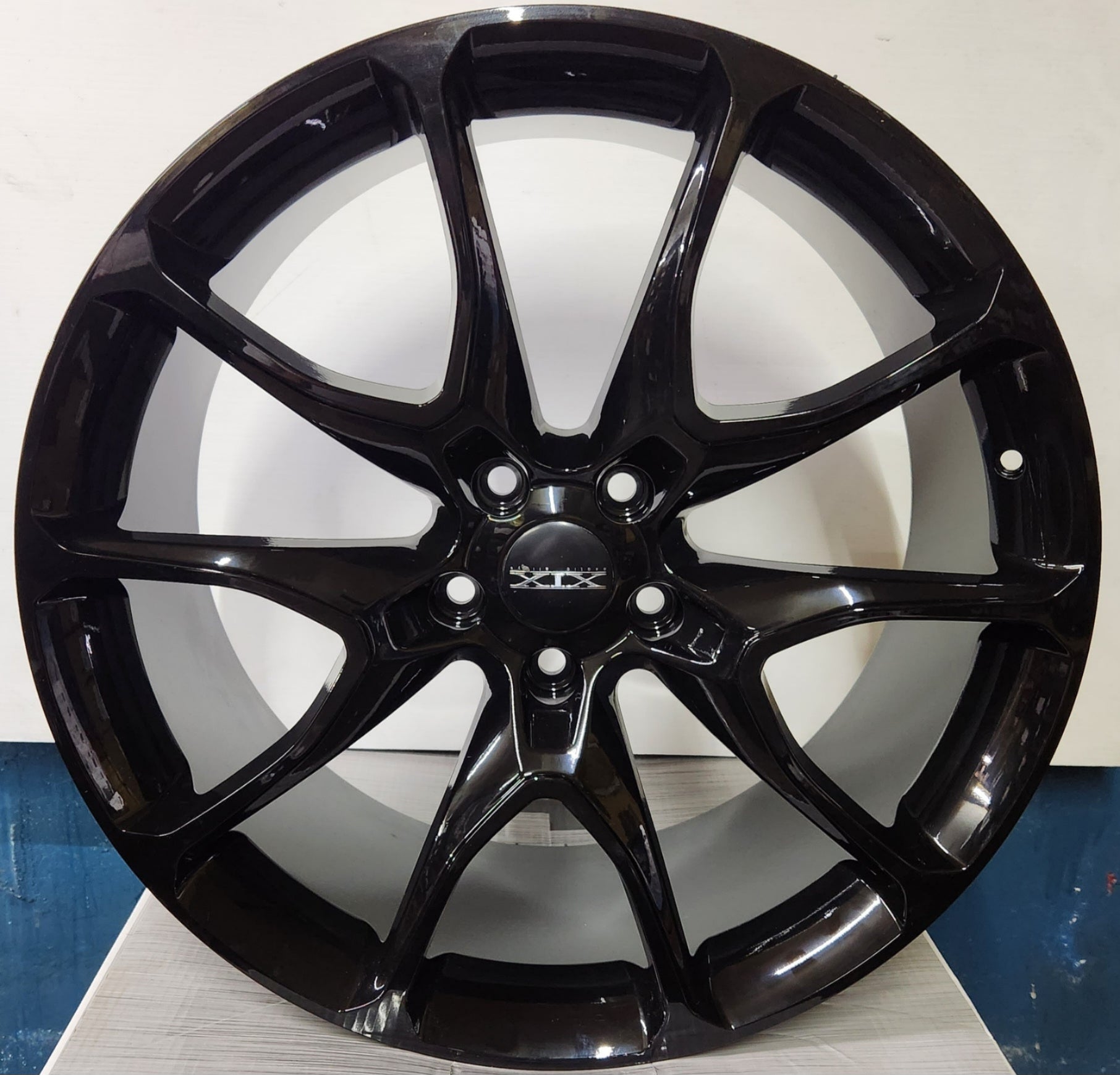 W502 20x10.0 5x127 GLOSS BLACK