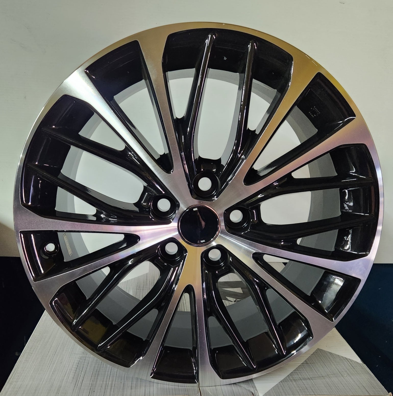 OE- 10433 18X8 5X114.3 PIANO BLACK MACHINED FACE