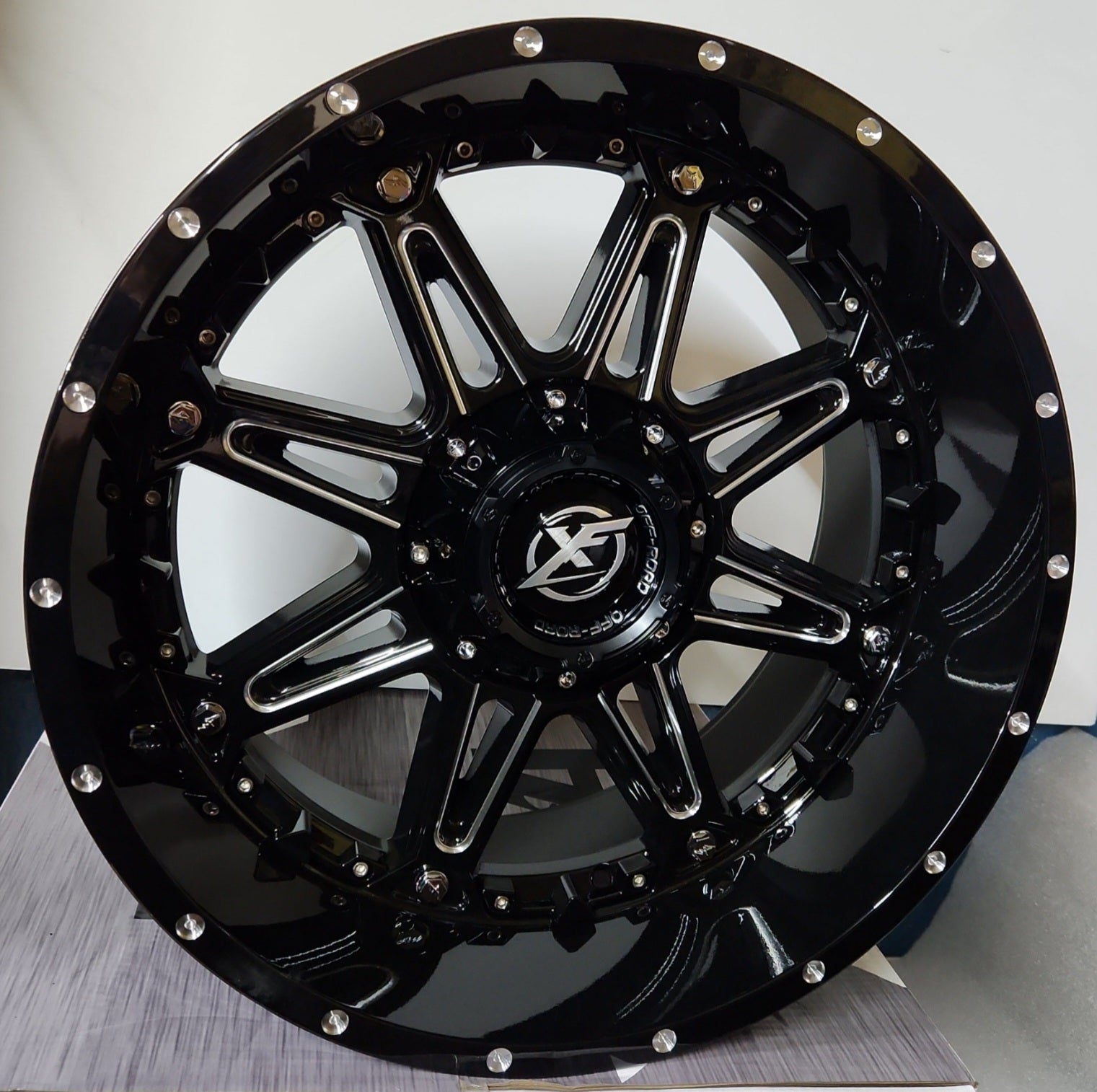8040 20x10 5x114.3- 5x127 GLOSS BLACK MILLING SPOKE MILLING RIVETS