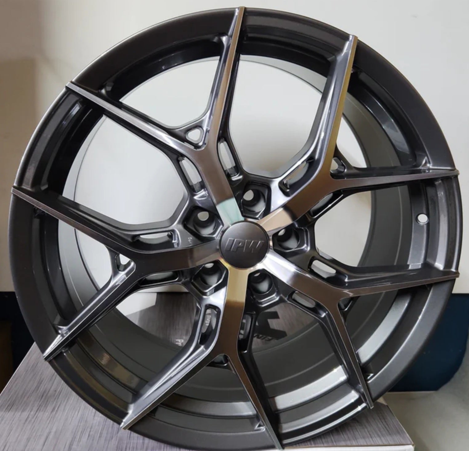 W1500 GMF 20X8.5 5X114.3