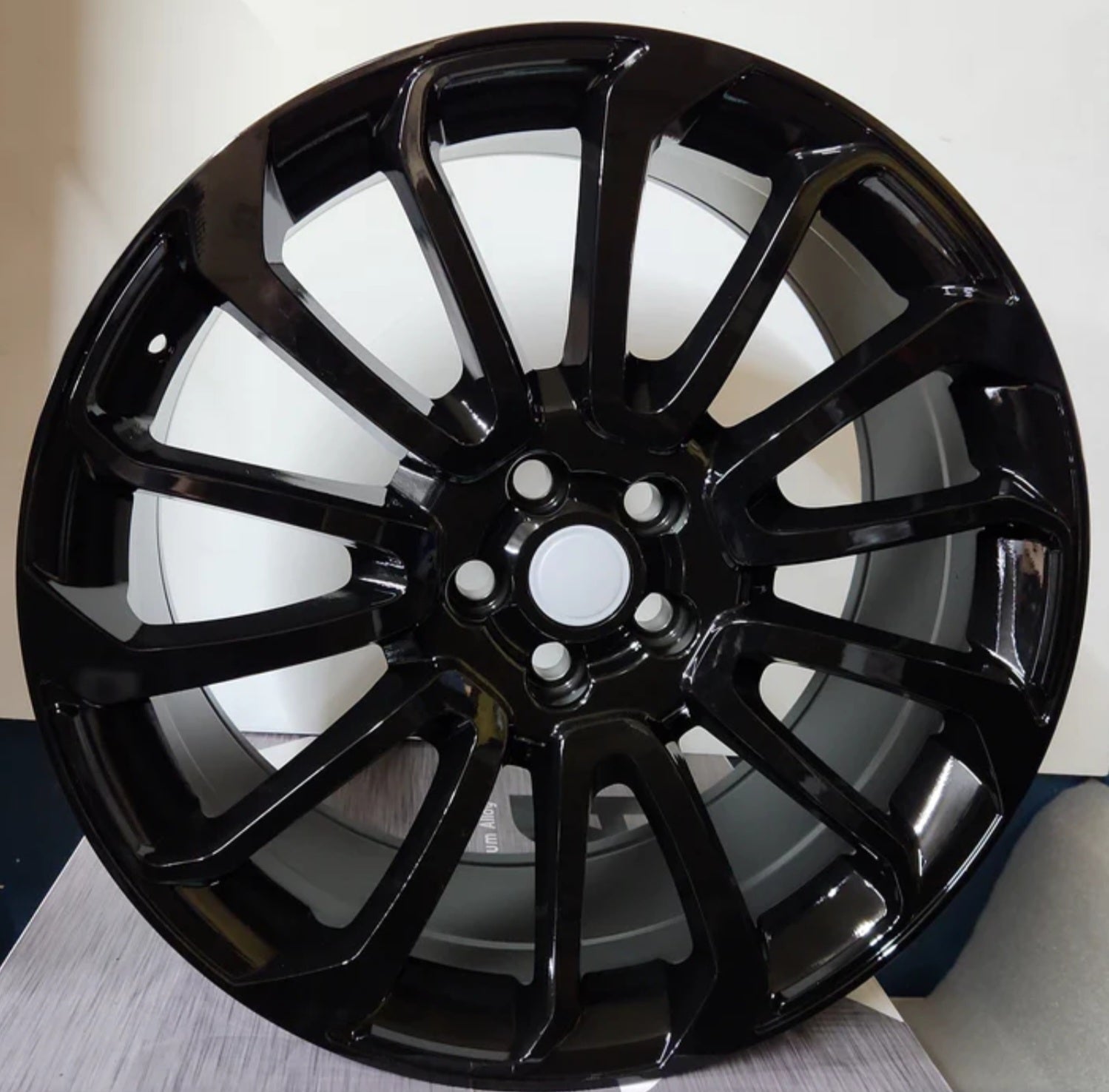 W795 22X9.5 5X120 GLOSS BLACK