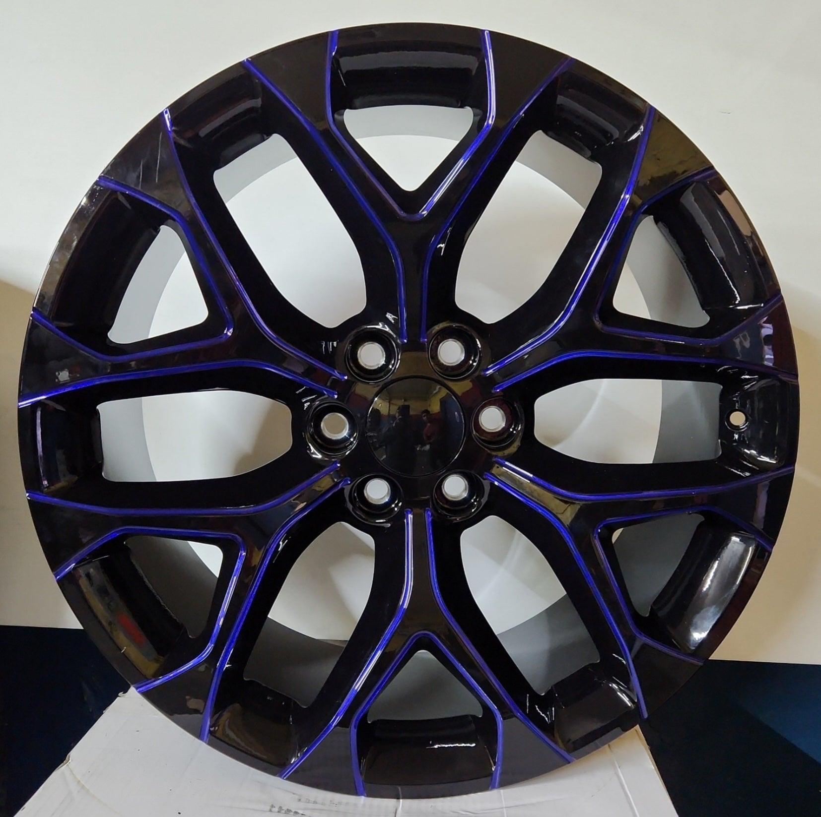 6Q22 22X9.0 6X139.7 GLOSS BLACK BLUE MILL