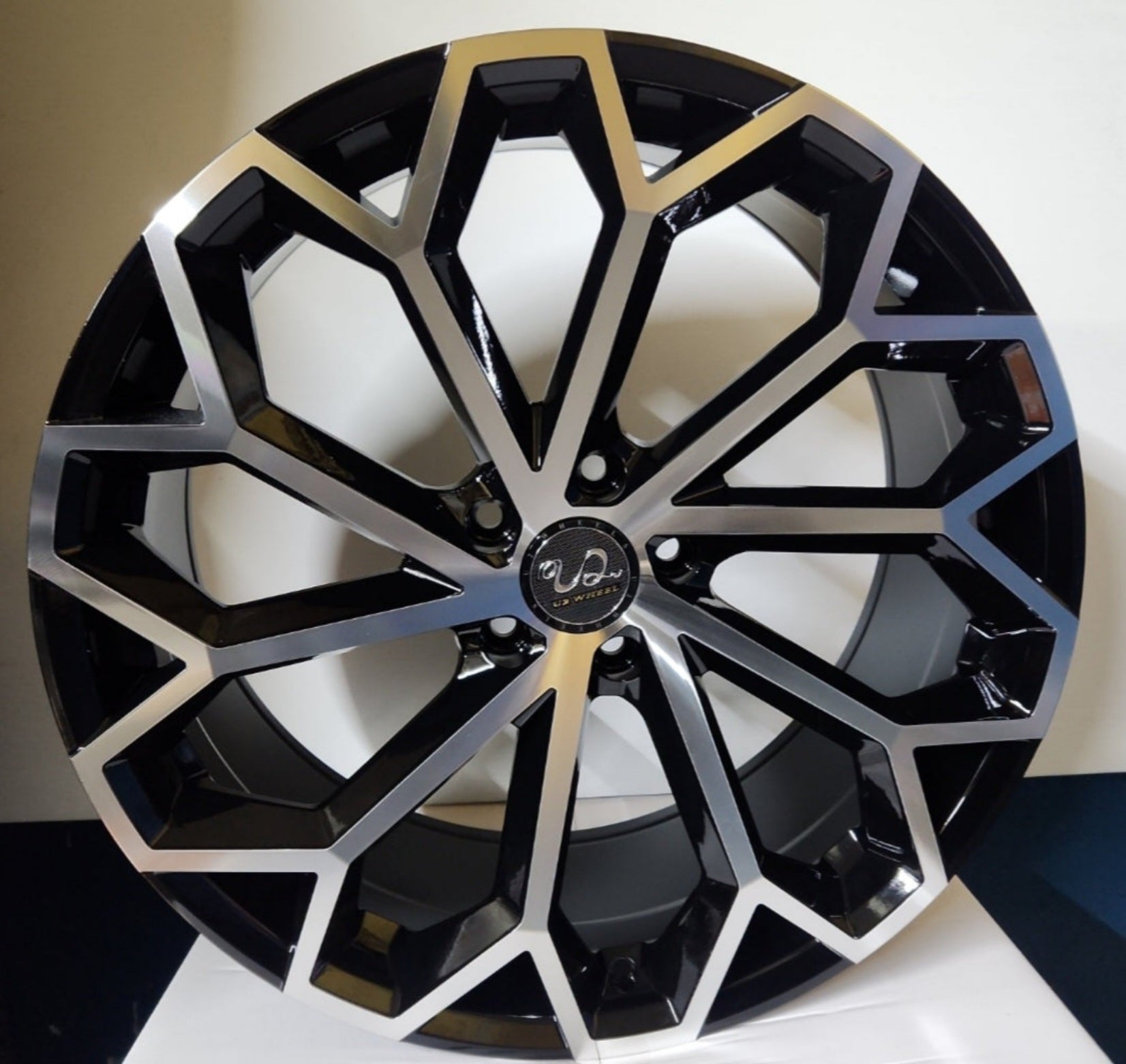 U2 65M WHEELS 18X8 5X114.3 B+M