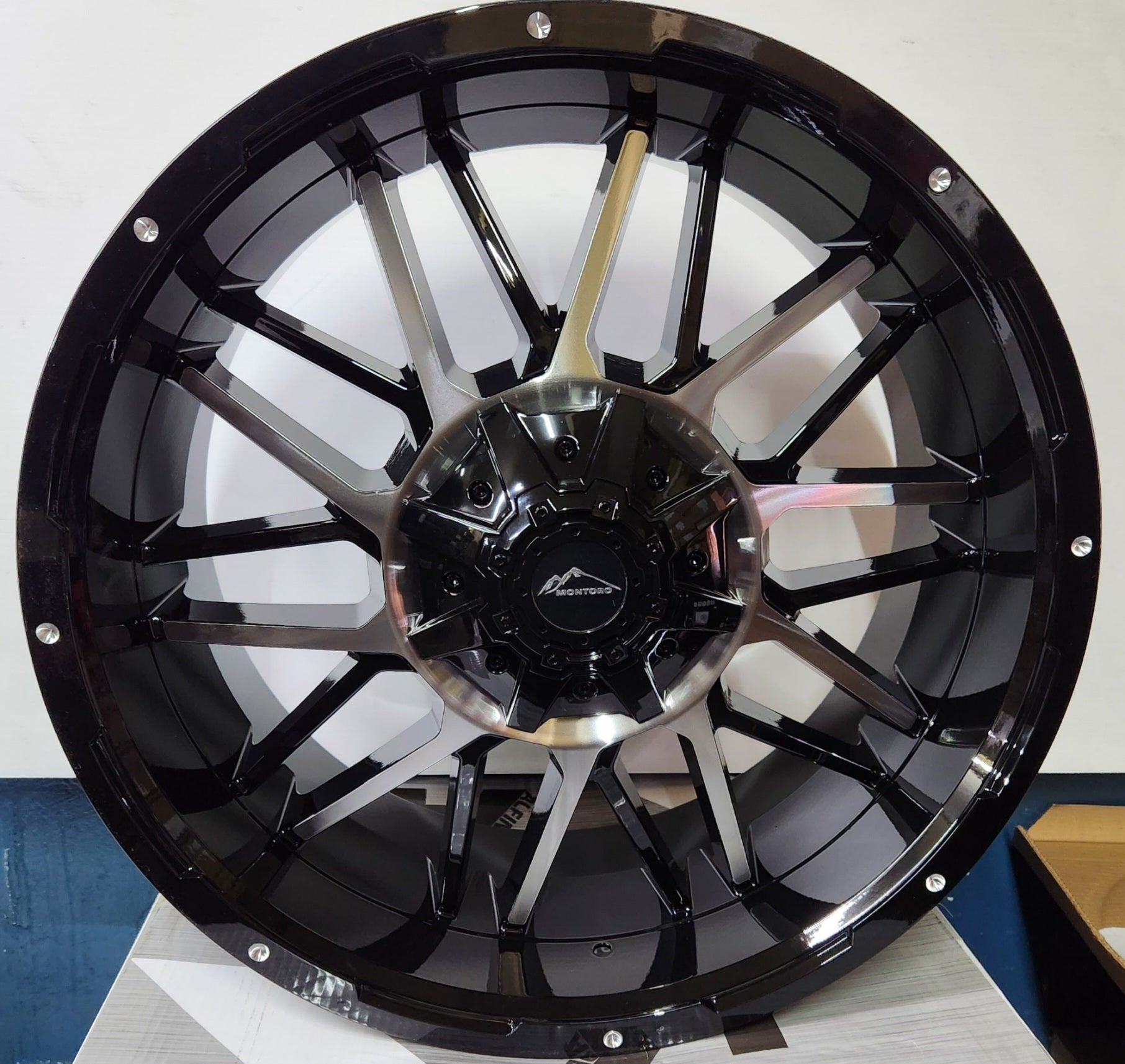 MONTORO M11 20X10 5X139.7- 5X150 PIANO BLACK WITH MACHINED FACE